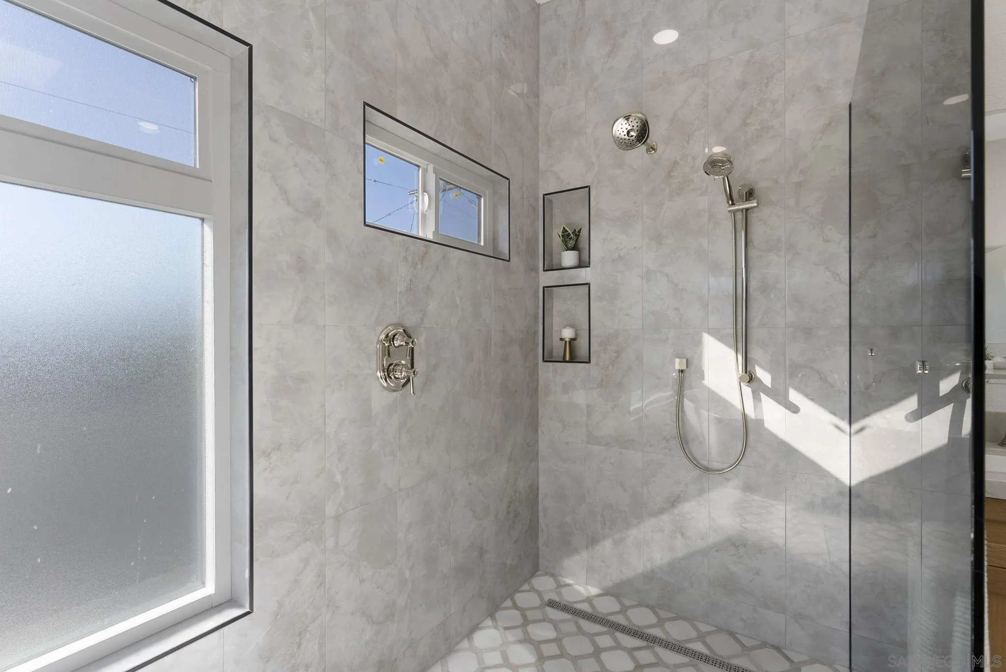 https://cdn.realtyfeed.com/cdn/127/250040062/1b23e42fec4a98e2e1cc2358e812c849.webp