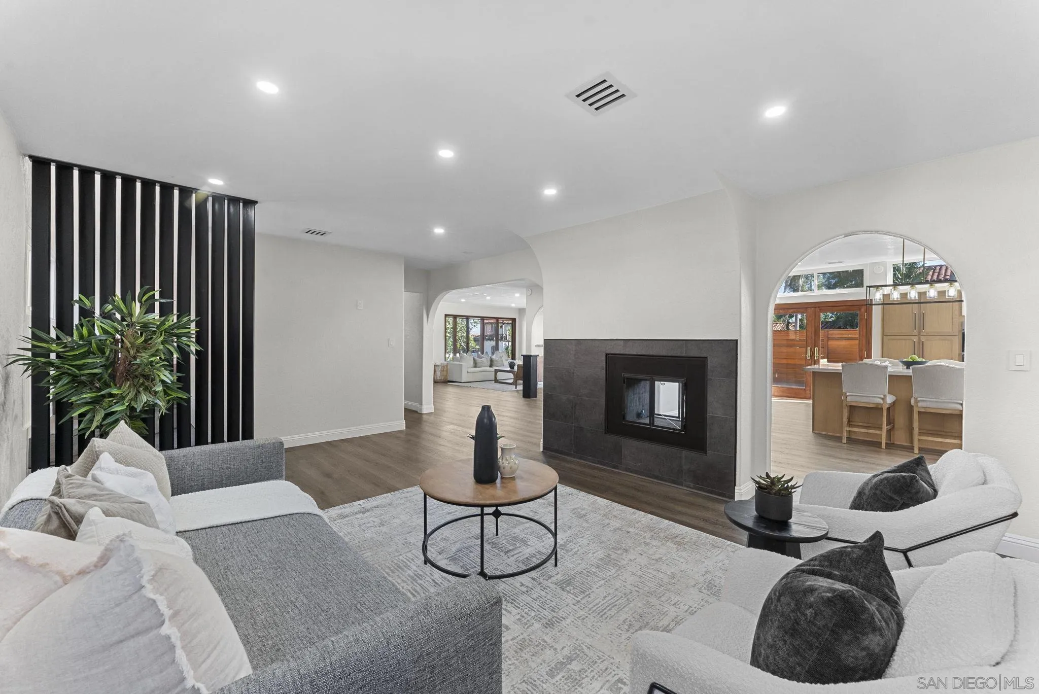 https://cdn.realtyfeed.com/cdn/127/250040062/4863310f363d1e9da29710875c942acf.webp