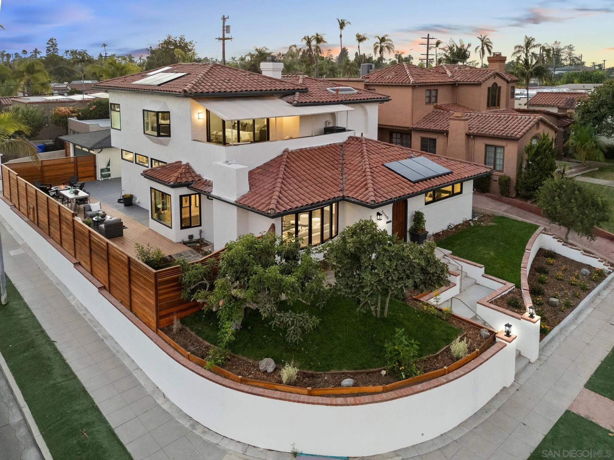 https://cdn.realtyfeed.com/cdn/127/250040062/661bc2a6890cea3d62f6436dd93e2675.webp