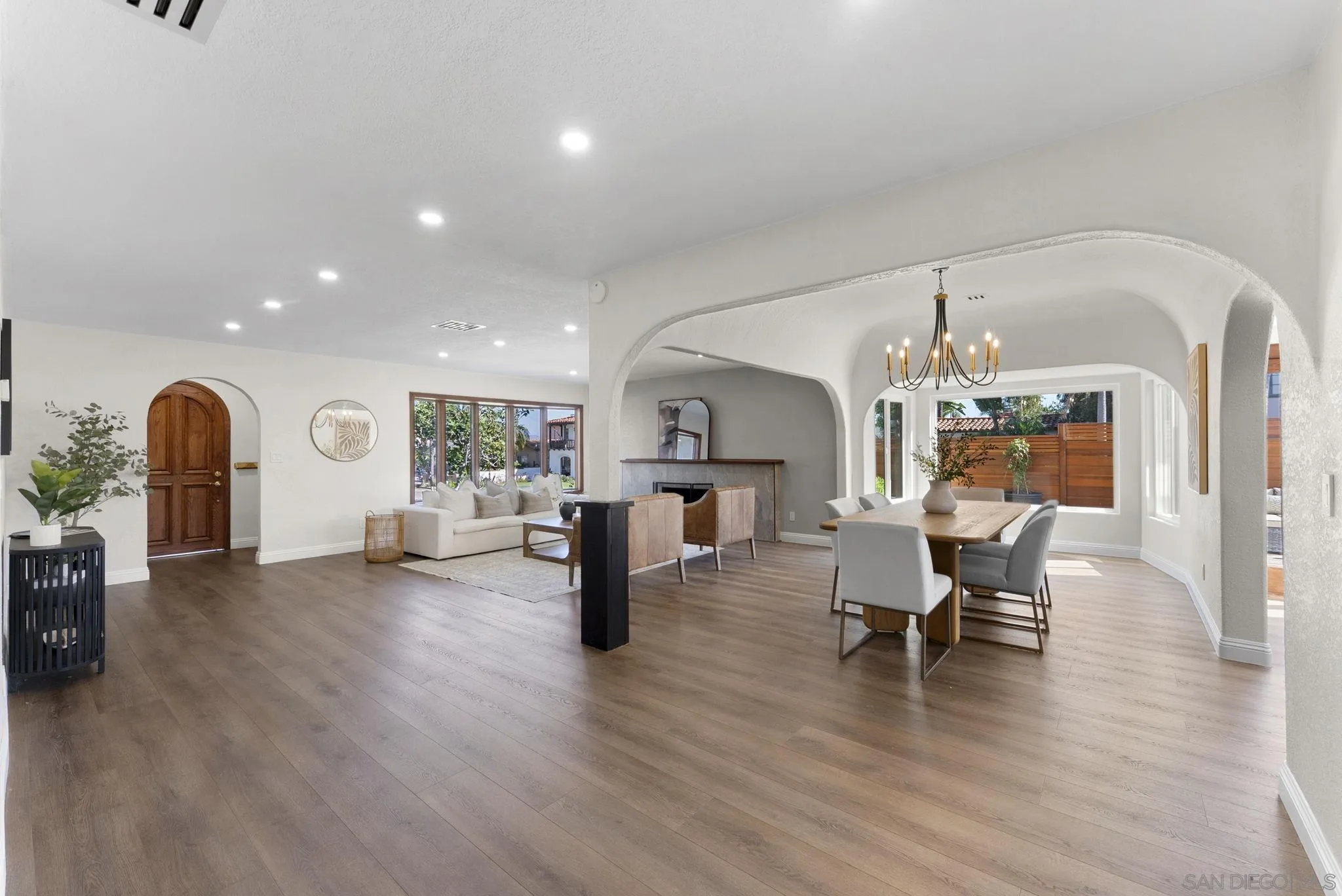 https://cdn.realtyfeed.com/cdn/127/250040062/aecc88fdfaba17071a8862d670755633.webp