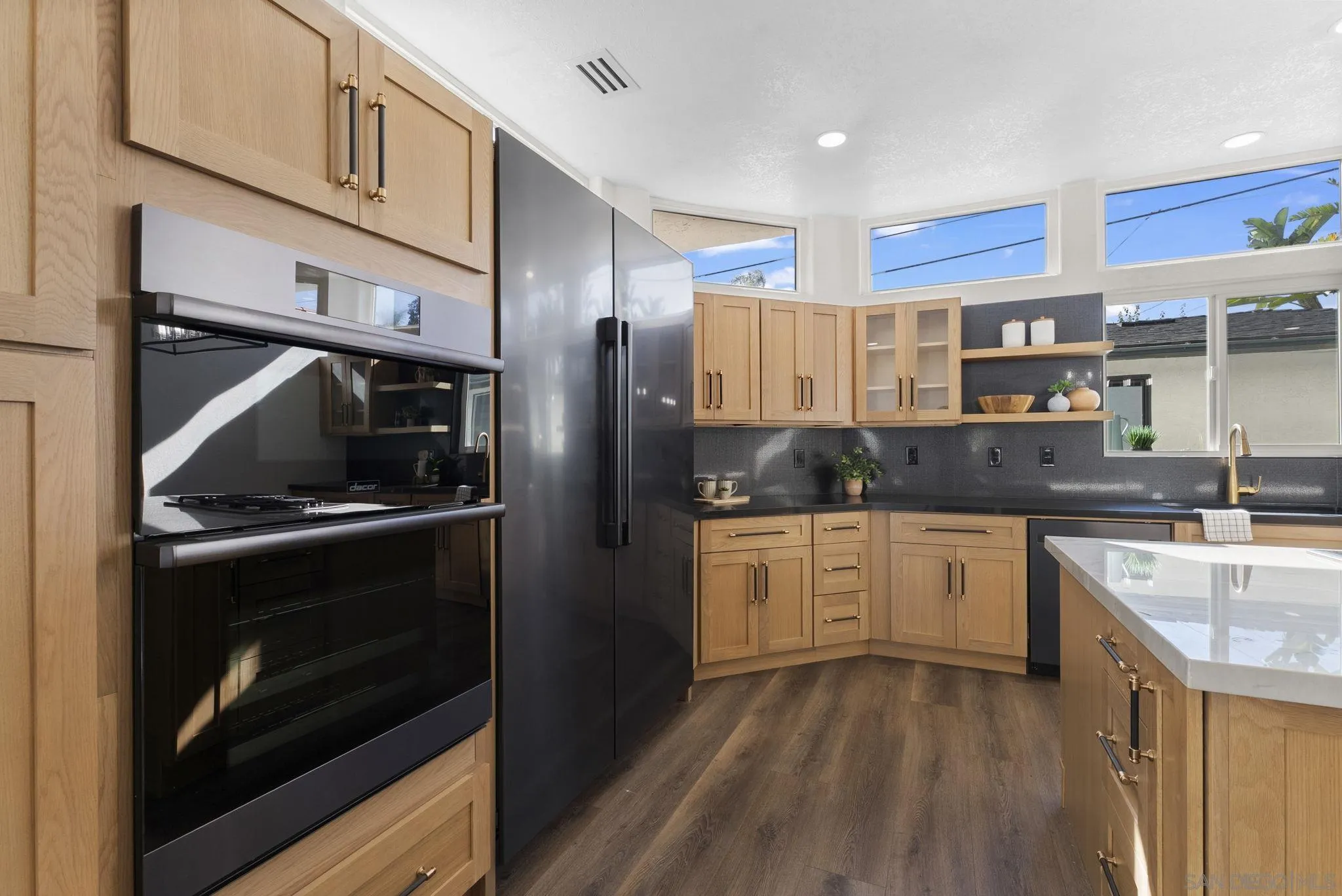 https://cdn.realtyfeed.com/cdn/127/250040062/fc00d80db1f13a5b62b5ec12ffa1de90.webp