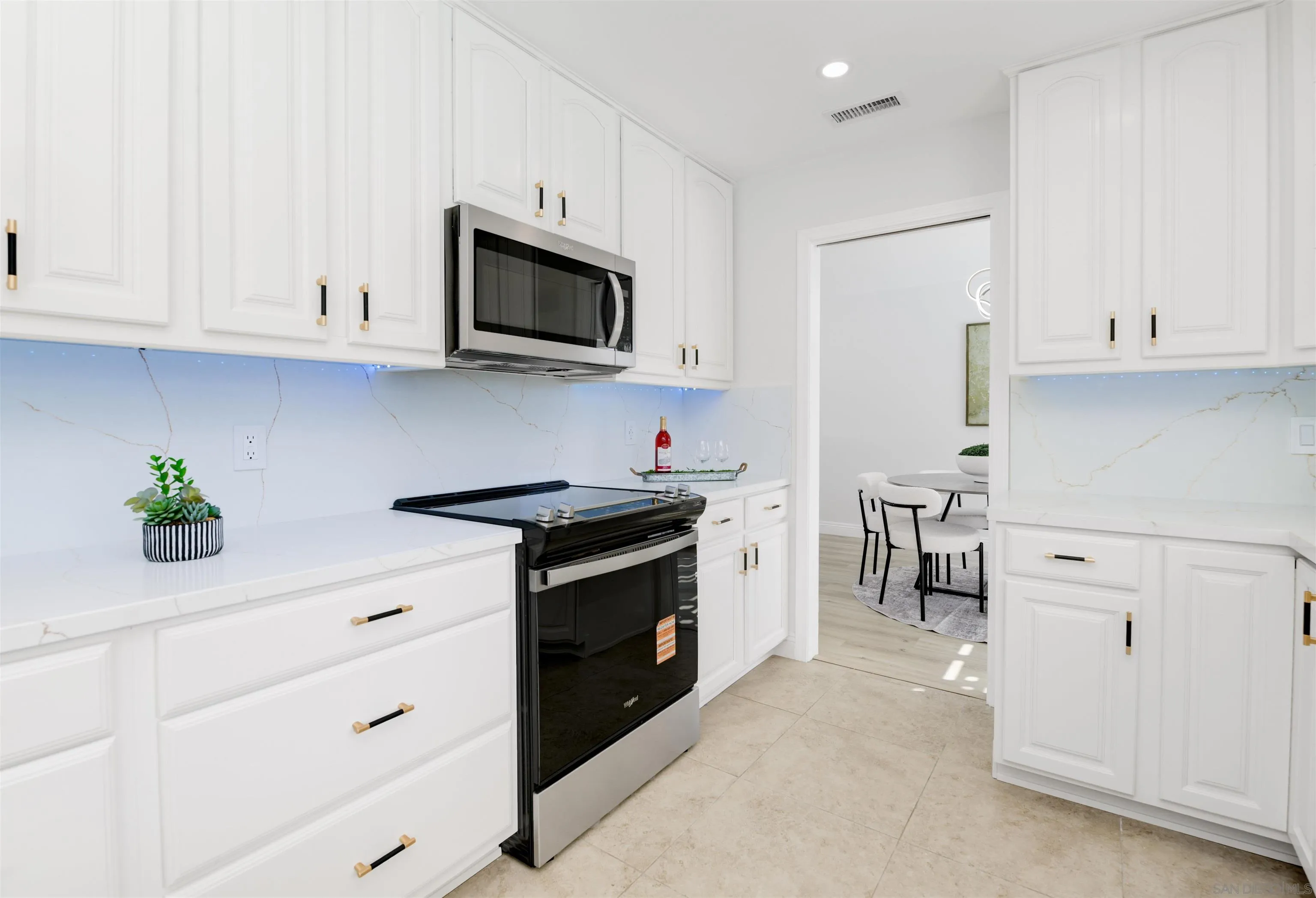https://cdn.realtyfeed.com/cdn/127/250040068/3e9068a6bf9f94616e1081b7eaeaa7e5.webp