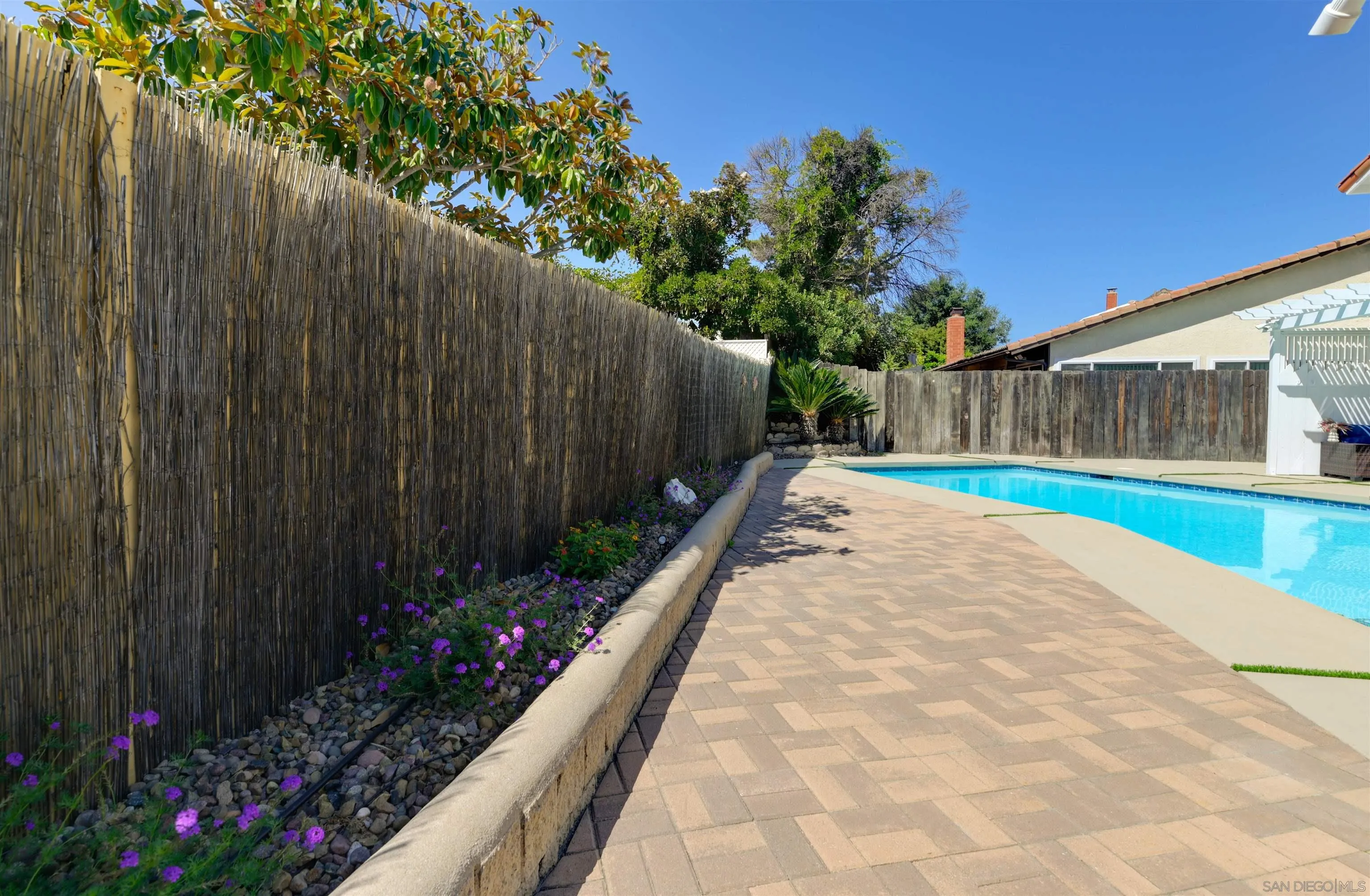 https://cdn.realtyfeed.com/cdn/127/250040068/739bd52e21ae3edaeb57f6acd0d22849.webp