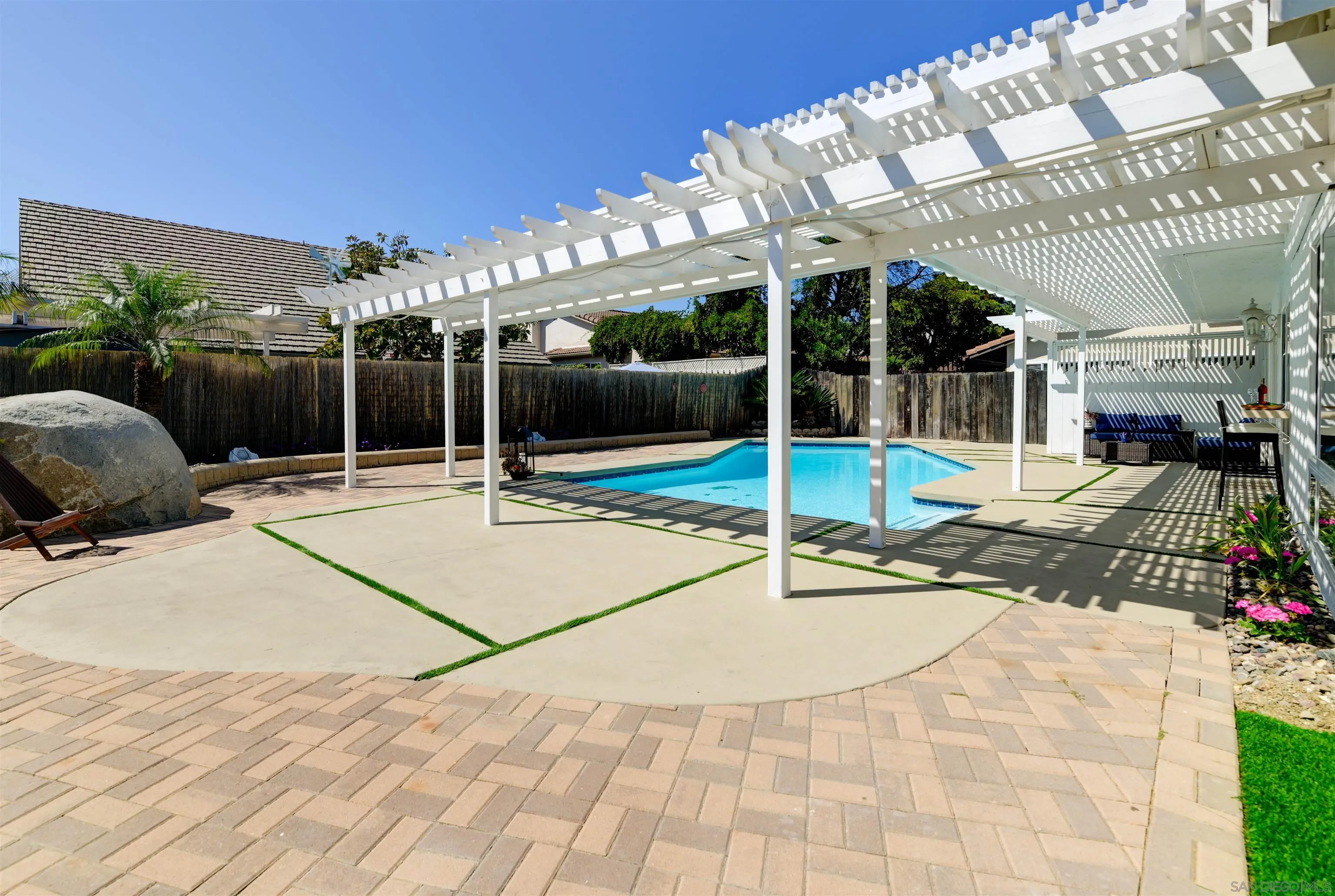 https://cdn.realtyfeed.com/cdn/127/250040068/bcb02f27ce37dadb0bb85206bfd83b58.webp