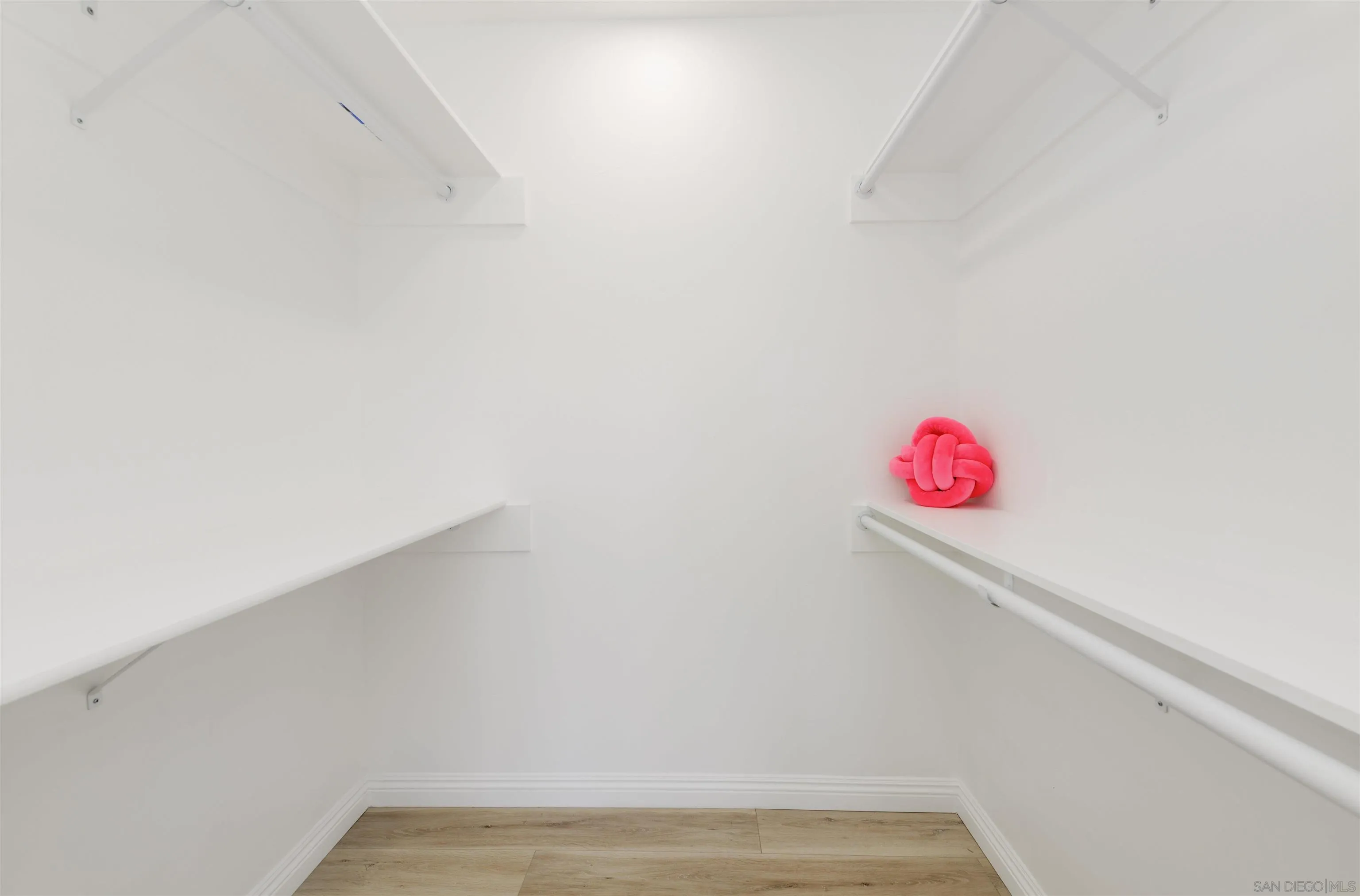 https://cdn.realtyfeed.com/cdn/127/250040068/ef398aad72c268076d59b73015b87a2c.webp