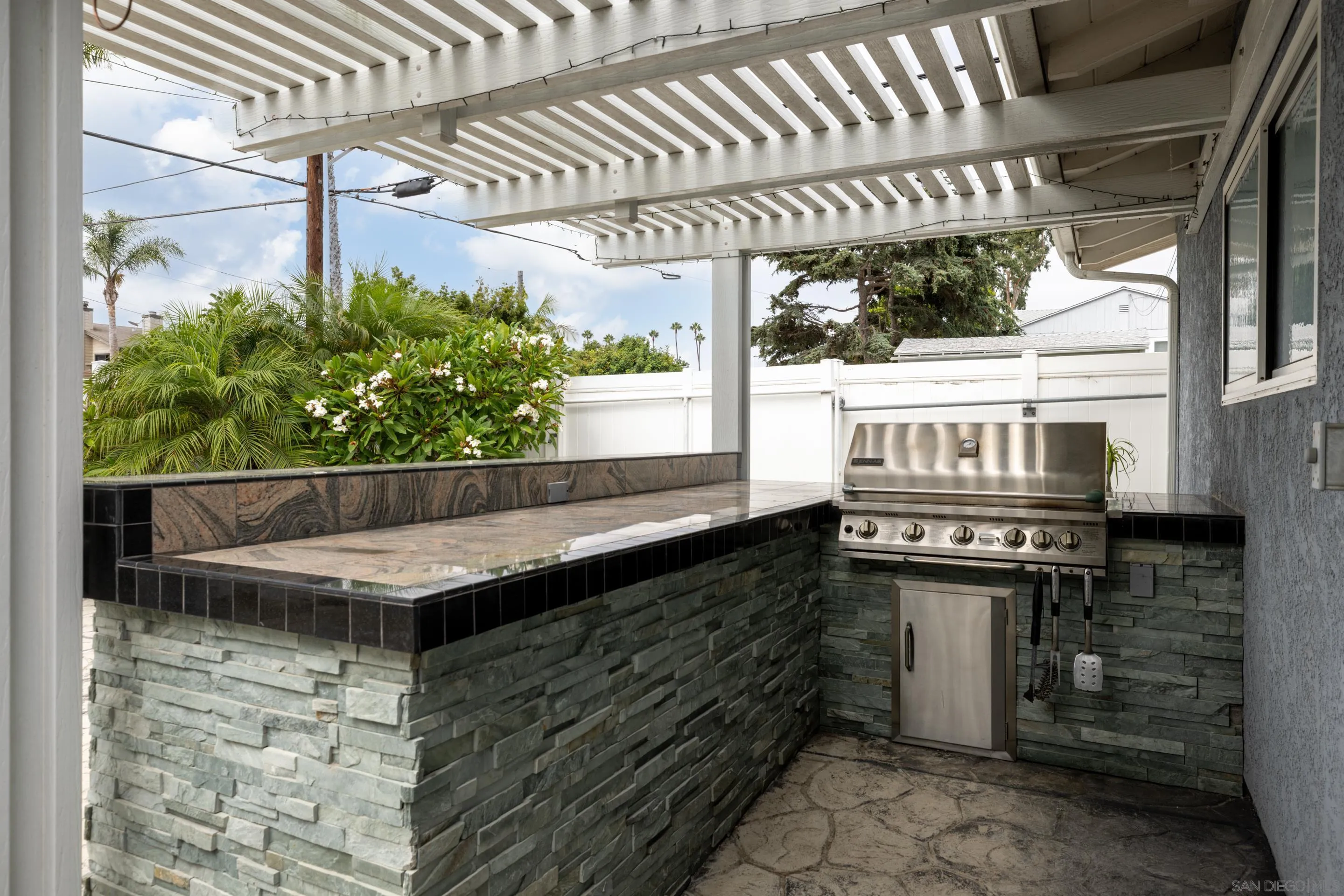 https://cdn.realtyfeed.com/cdn/127/250040069/03a936e43759bc0d56f7cebb0f9c0852.webp