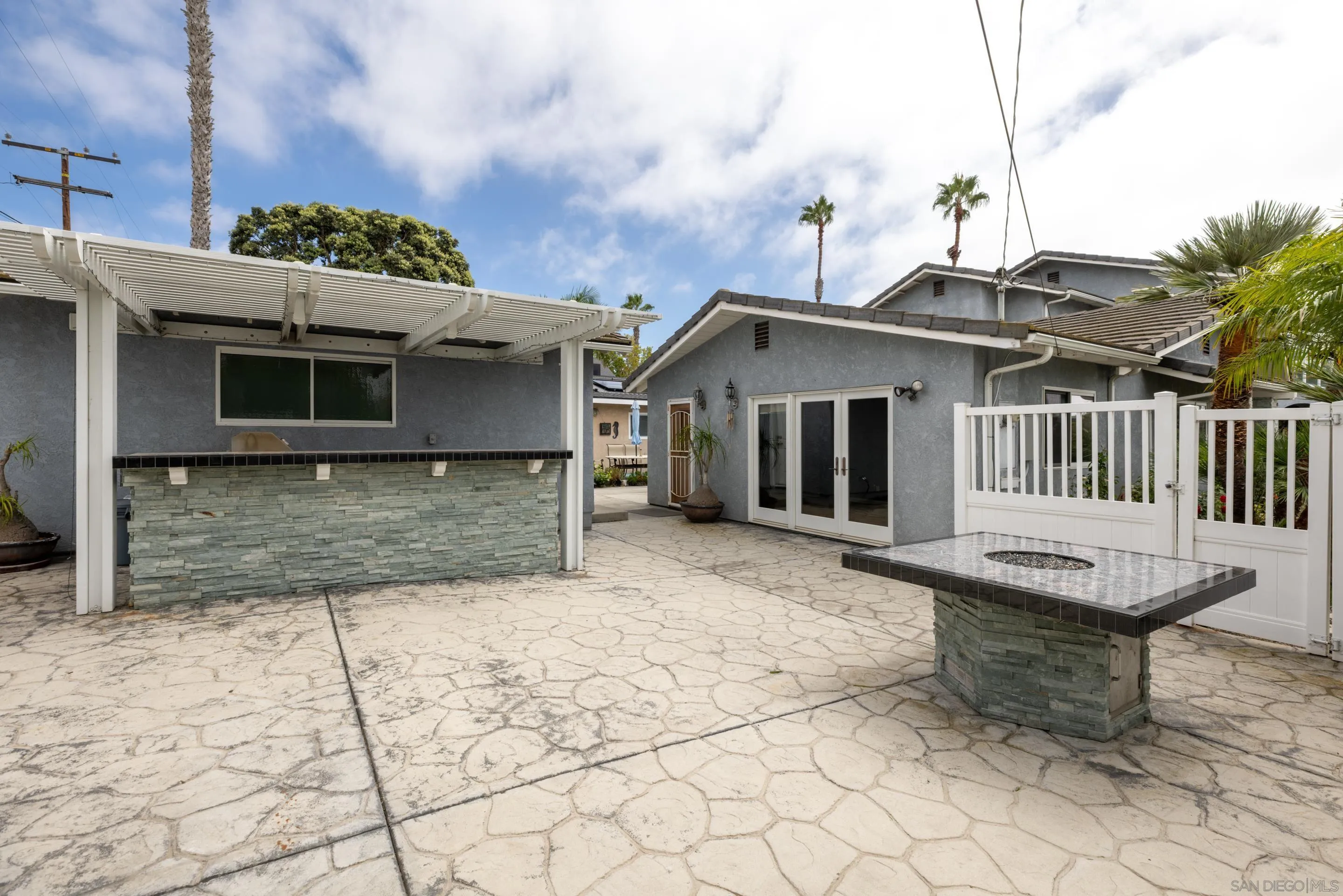 https://cdn.realtyfeed.com/cdn/127/250040069/2aa7c9a4310a7869e6dab2e3babd743d.webp