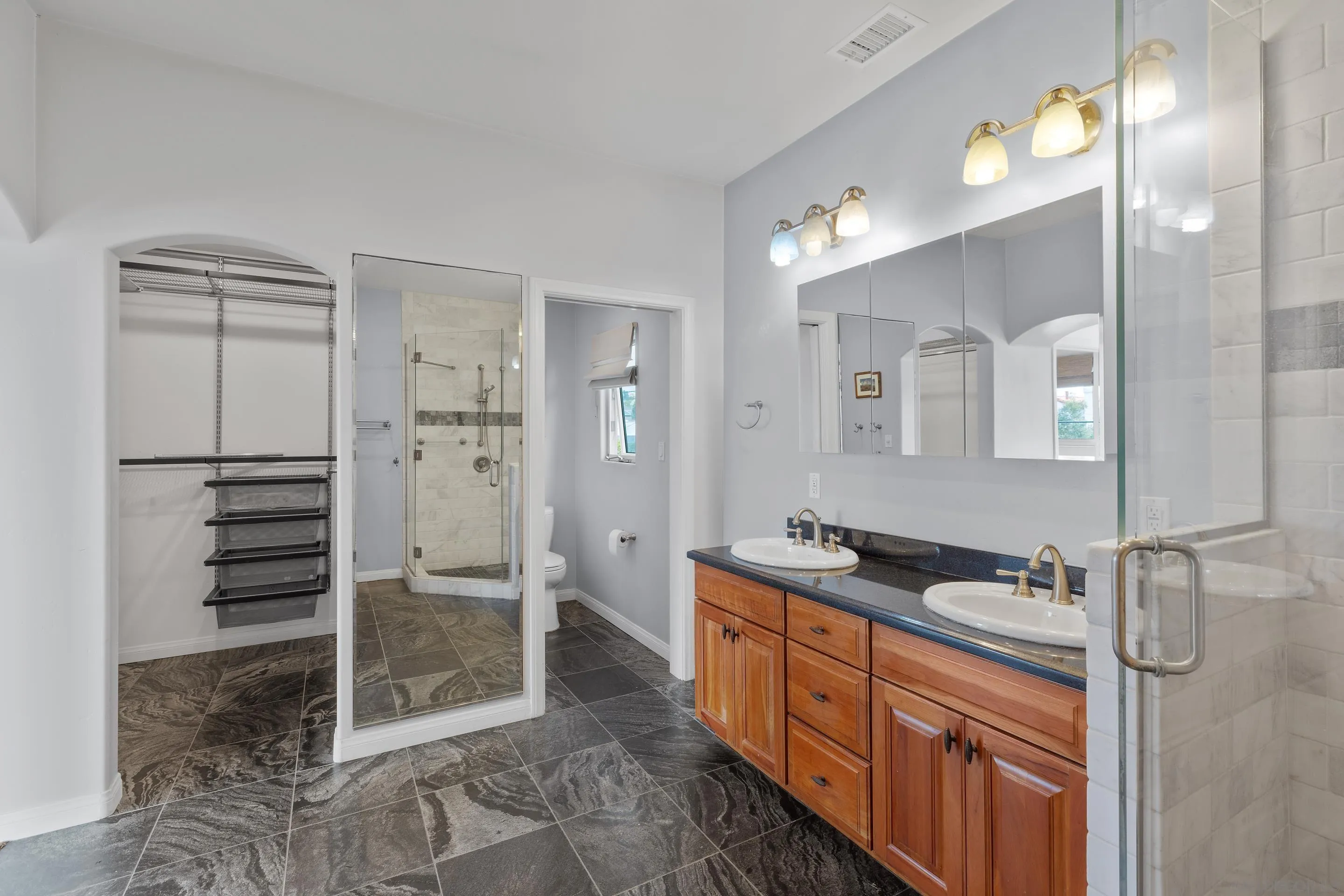 https://cdn.realtyfeed.com/cdn/127/250040069/3efbf3a1e30a9a1379596e18de175af4.webp