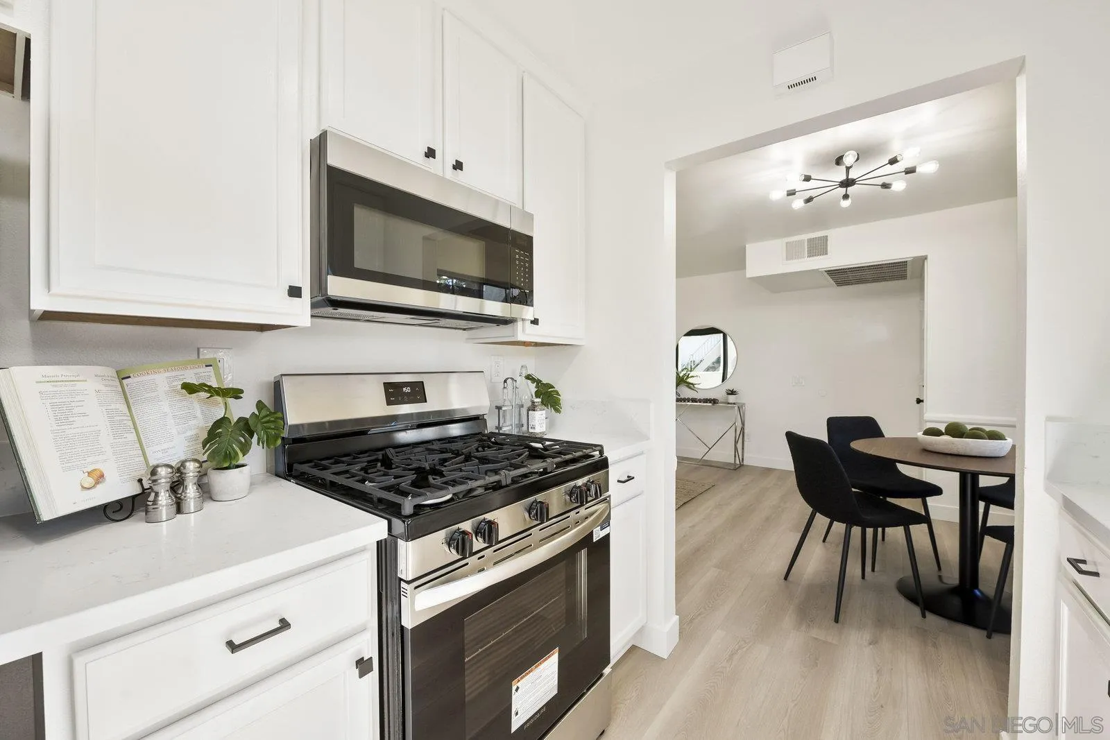 https://cdn.realtyfeed.com/cdn/127/250040070/2a3dc93f176972ba88fcd31f0033e07f.webp