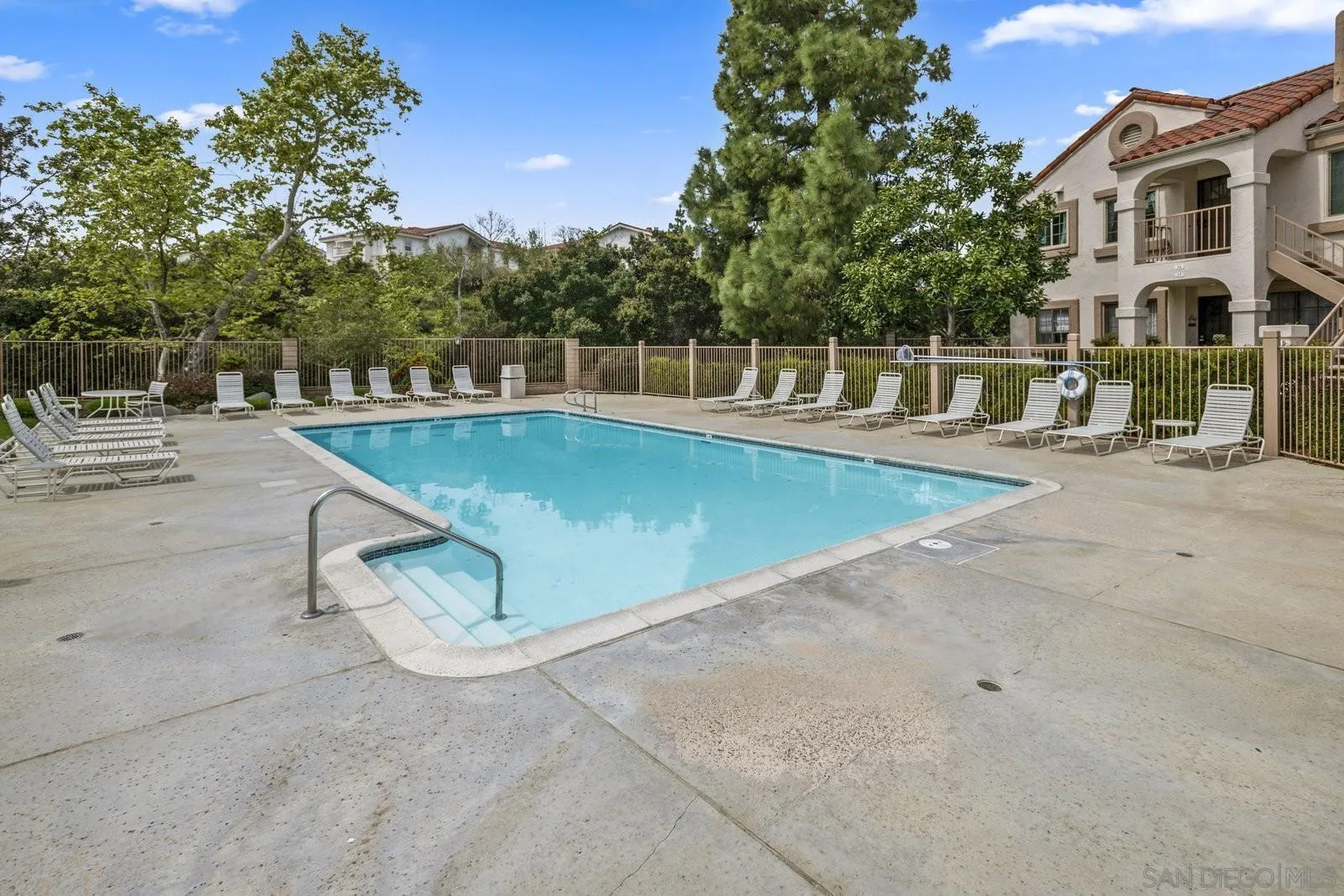 https://cdn.realtyfeed.com/cdn/127/250040070/3b7d5e8804f140d75f467c9339c62272.webp