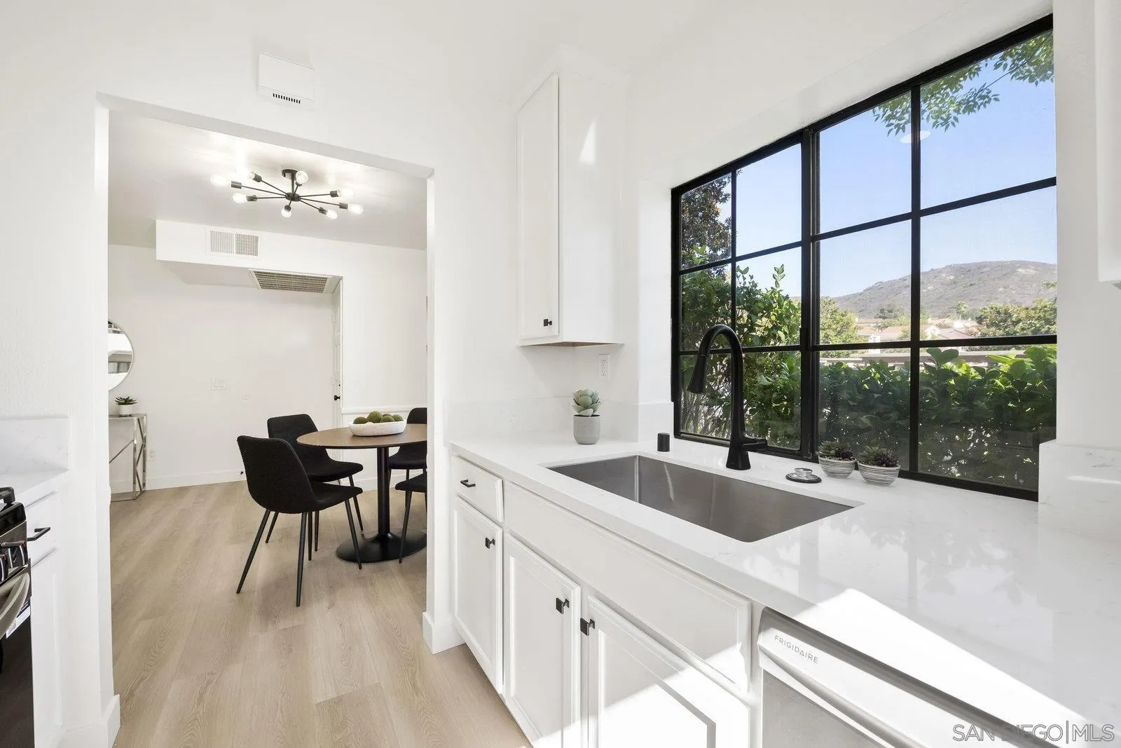 https://cdn.realtyfeed.com/cdn/127/250040070/eef4f61a1b2f2cd331397aae0f316724.webp