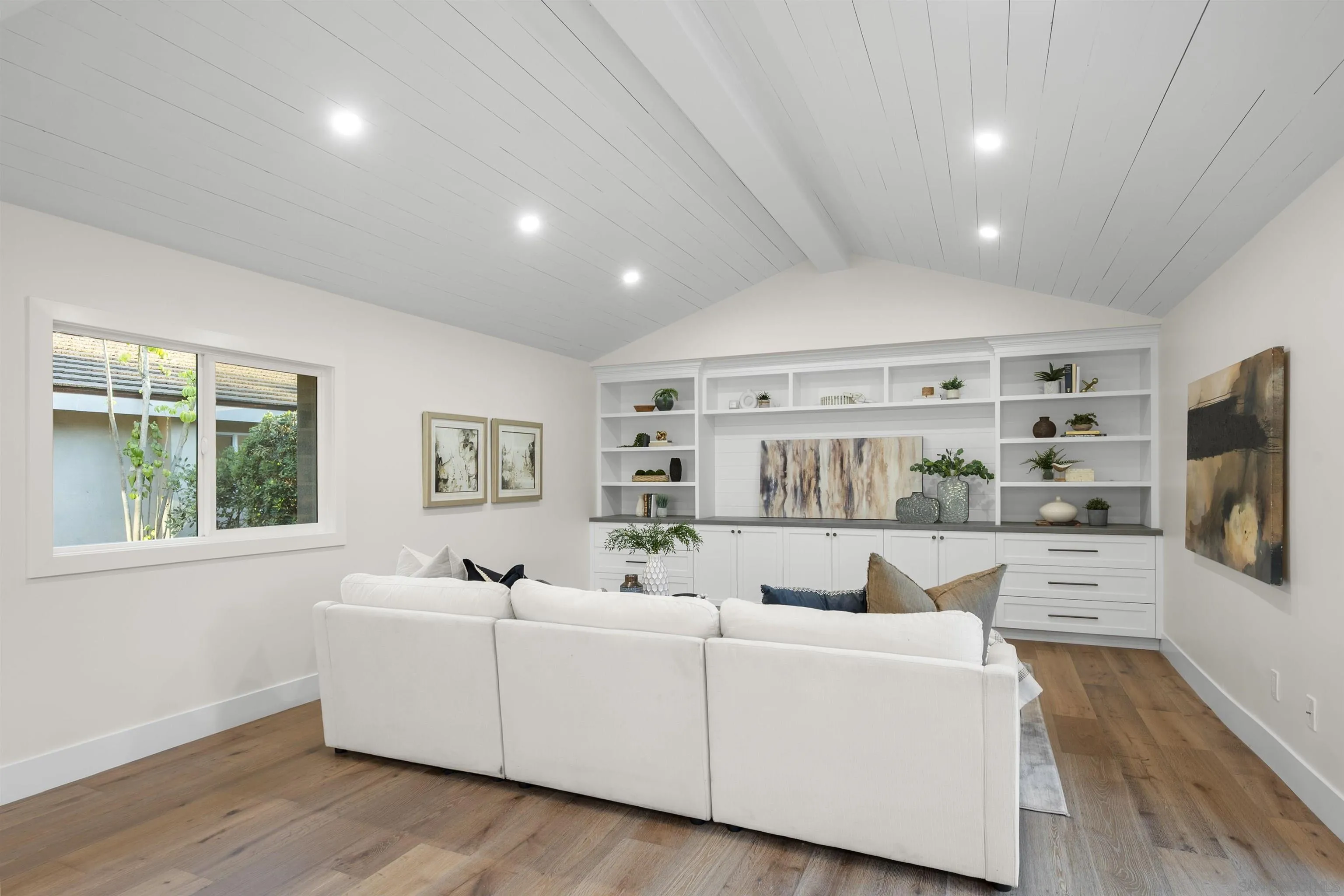 https://cdn.realtyfeed.com/cdn/127/250040071/0c7ddca001ee6f1d39d62300e9670013.webp