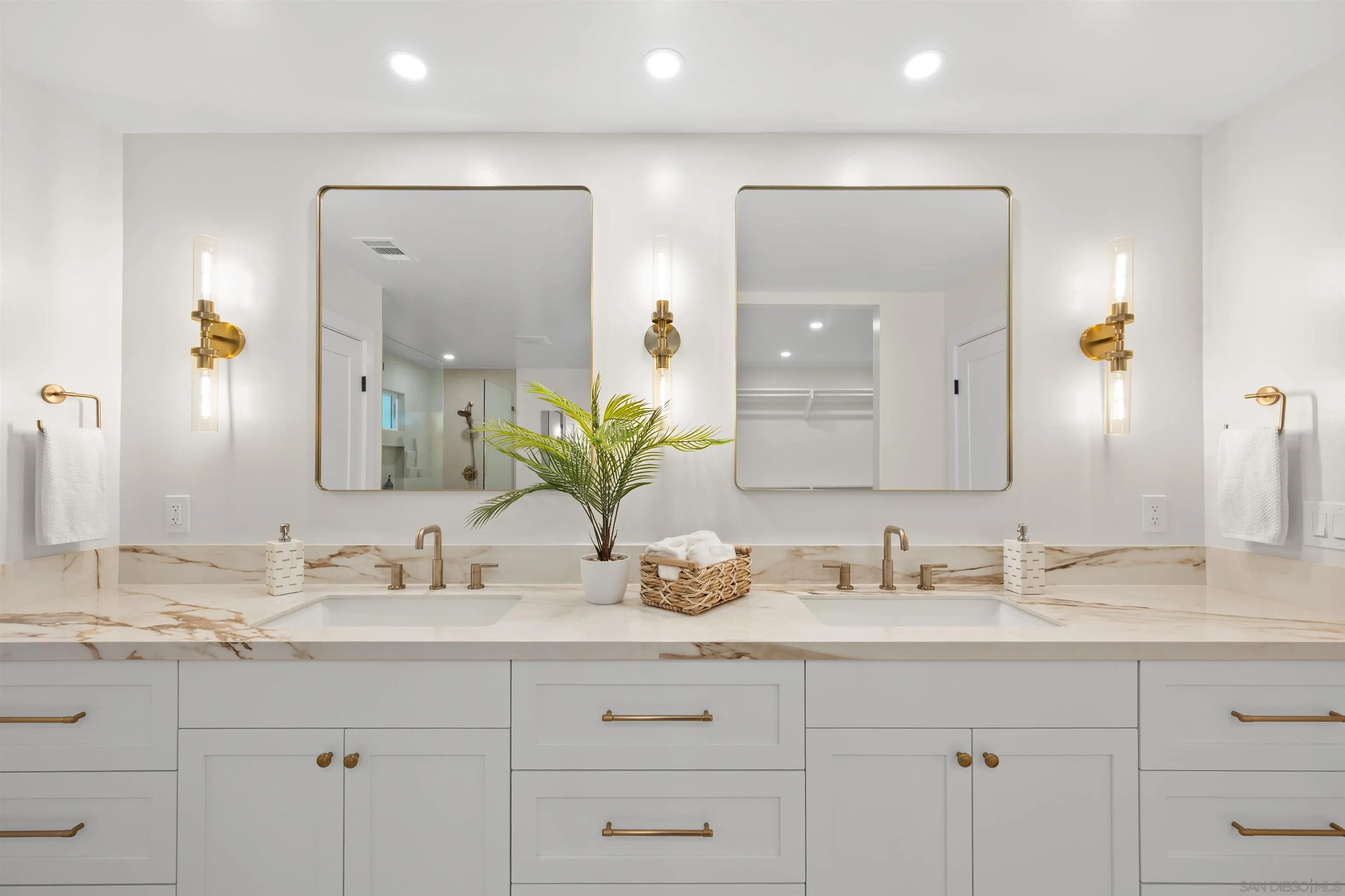 https://cdn.realtyfeed.com/cdn/127/250040071/16b4af207781d014b9a7a1e2450ed3d5.webp