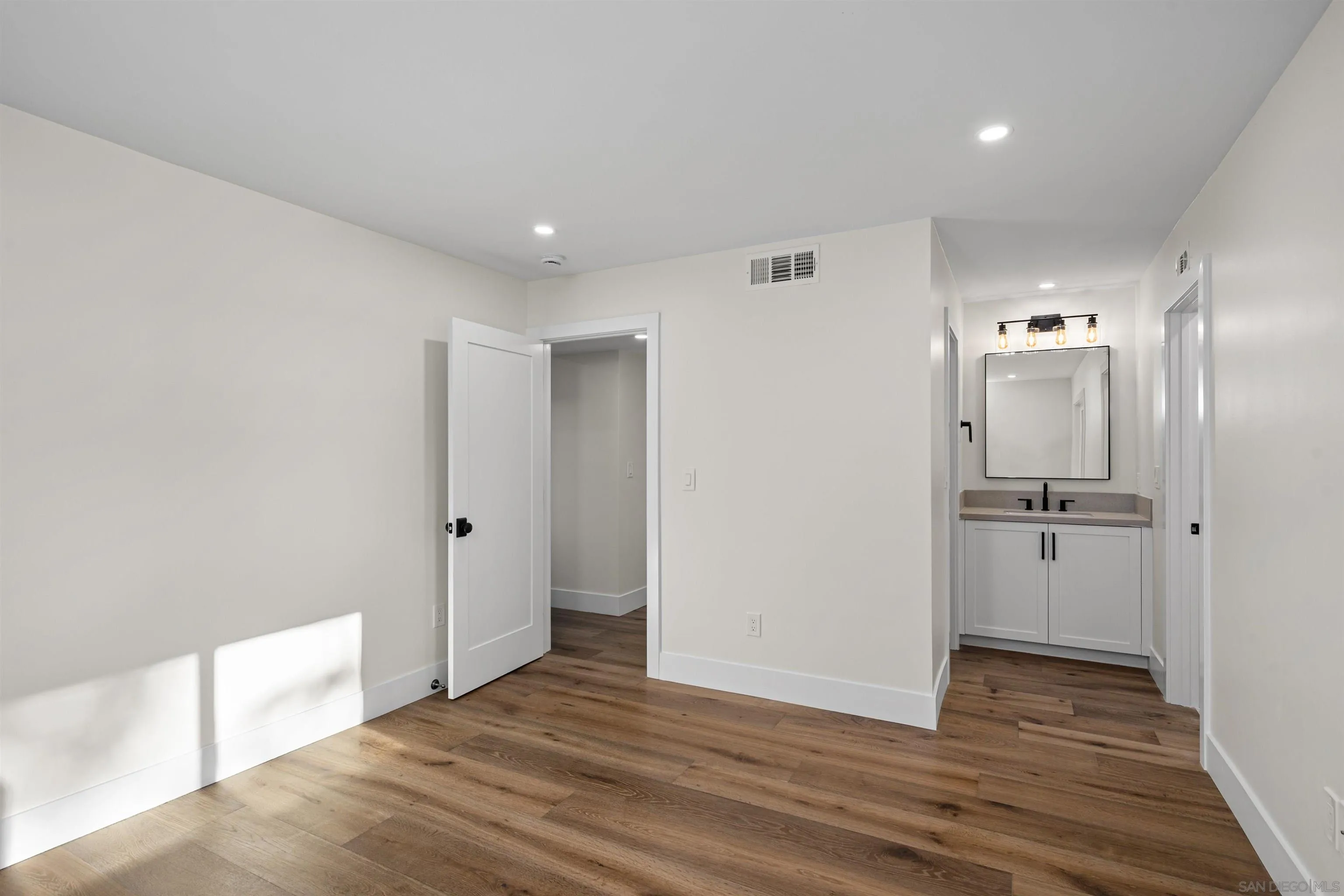 https://cdn.realtyfeed.com/cdn/127/250040071/53a86893cf3a241029c85e41e33c23ad.webp