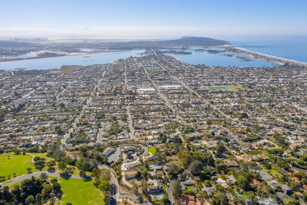 https://cdn.realtyfeed.com/cdn/127/250040072/60d71f0837c929bf277a6c071b8f2d97.webp
