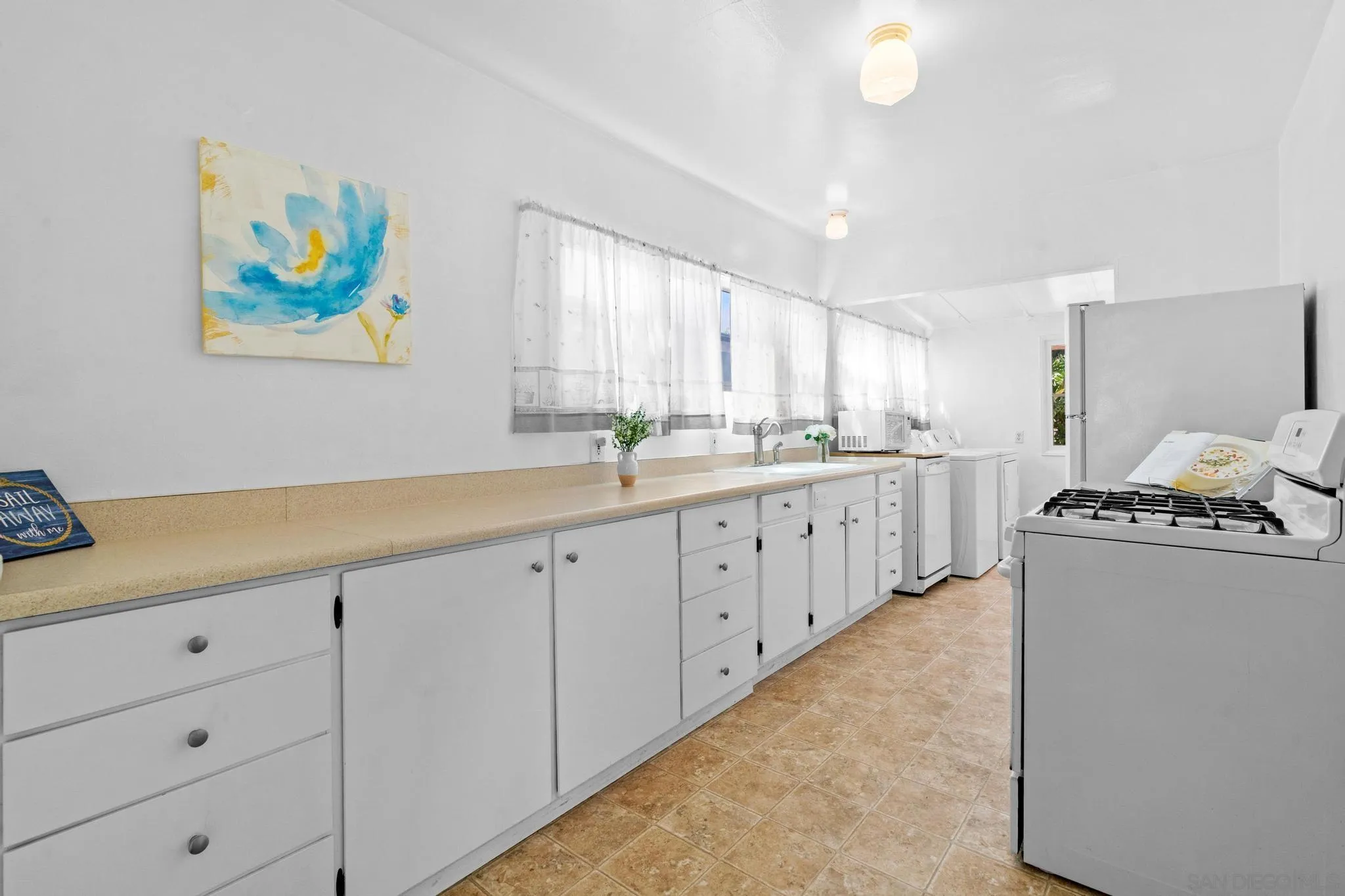 https://cdn.realtyfeed.com/cdn/127/250040072/a3ed64ec4de7a7ad4bf09c5f9020fb0b.webp