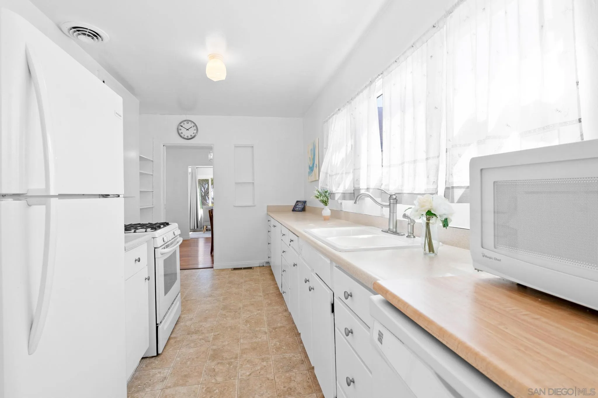 https://cdn.realtyfeed.com/cdn/127/250040072/b3f811fcb07c4a89ce59476c1234d4f1.webp