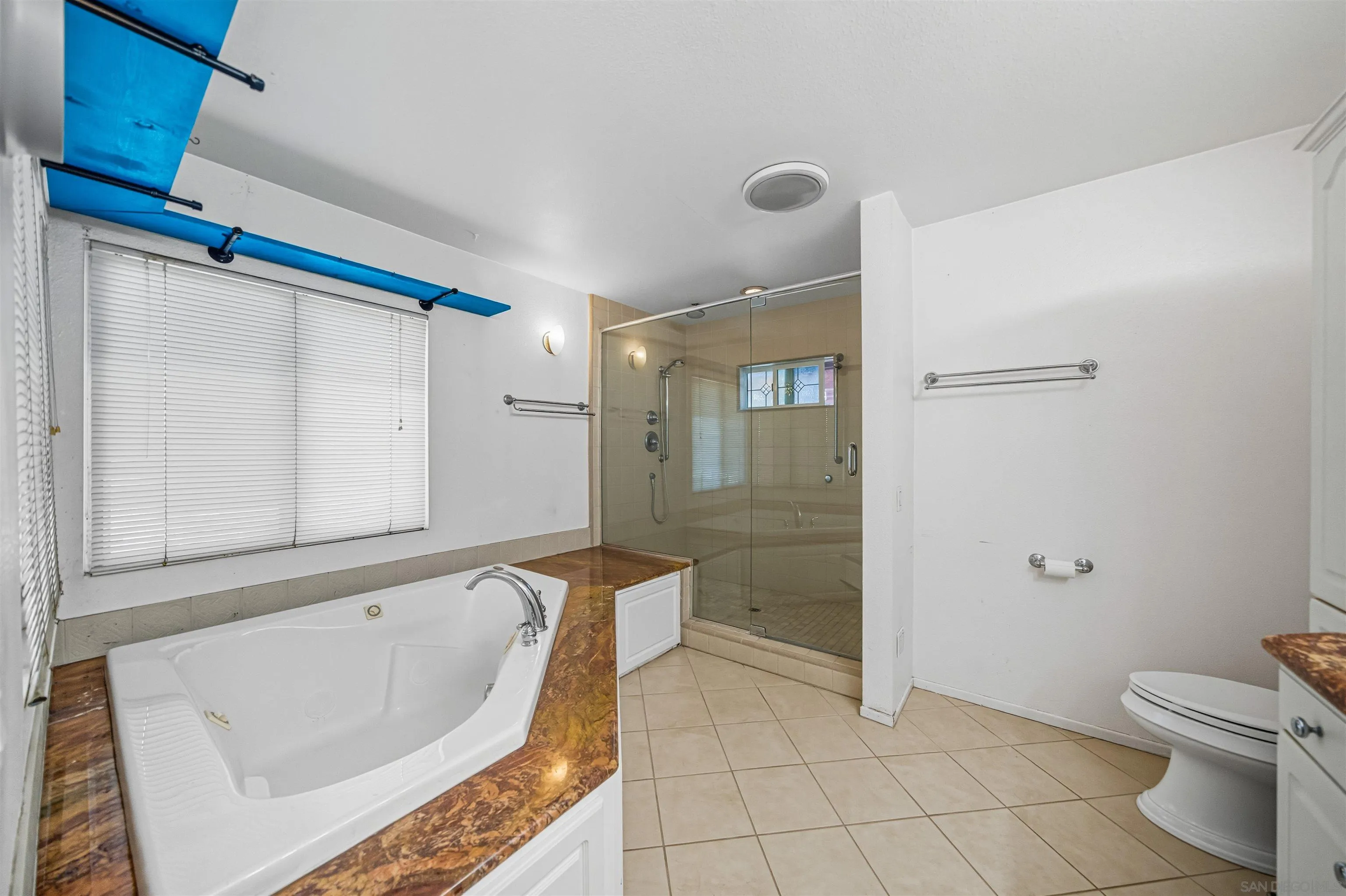 https://cdn.realtyfeed.com/cdn/127/250040079/06abec16babc72be98e17ce1a5030d22.webp