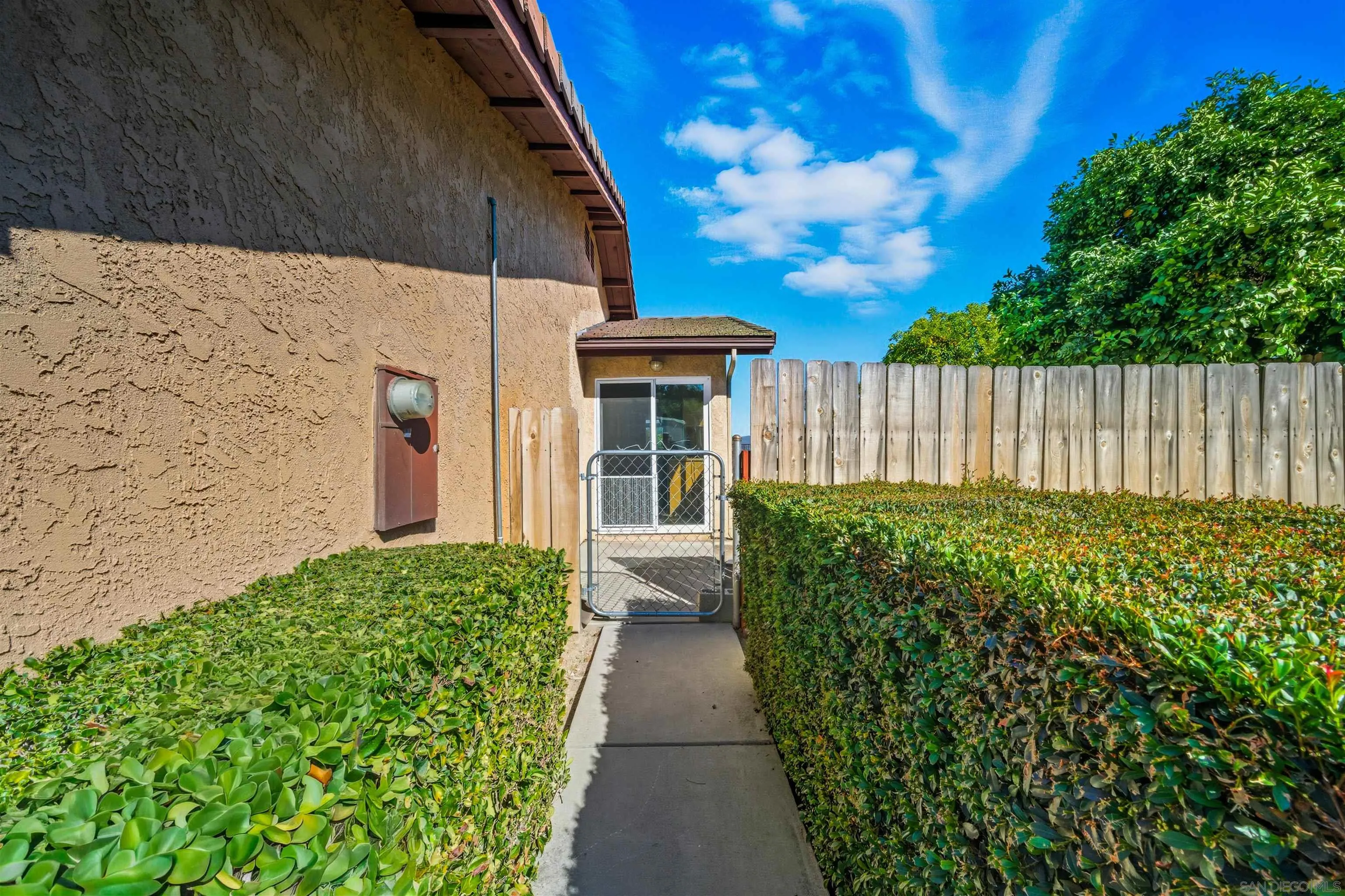 https://cdn.realtyfeed.com/cdn/127/250040079/bd45b282f4fd36448a26c15c8ad9d71c.webp