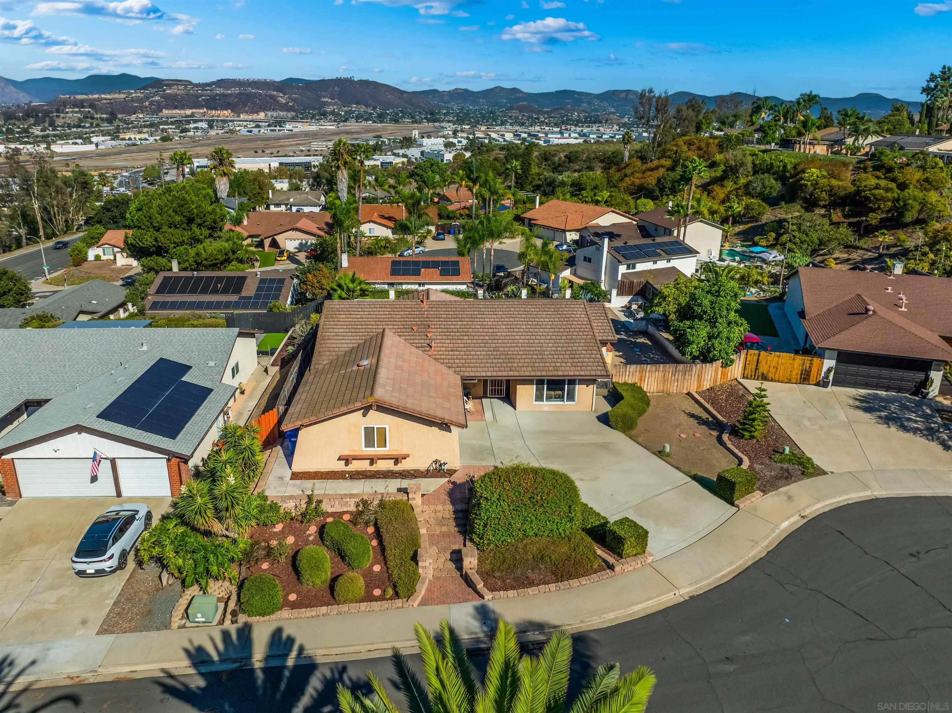https://cdn.realtyfeed.com/cdn/127/250040079/bea534bbb6e5a95e58a1e9d726a213cc.webp