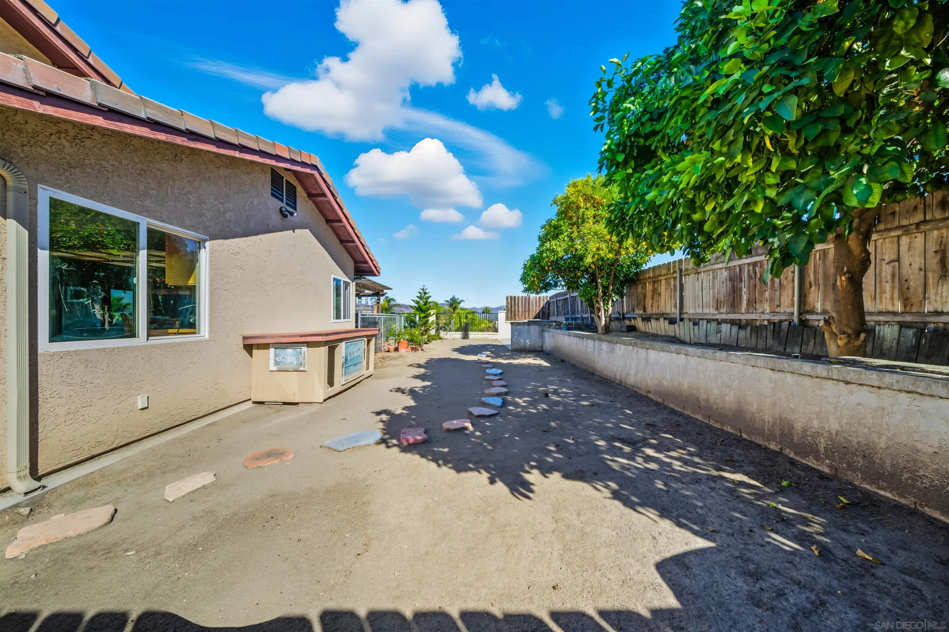 https://cdn.realtyfeed.com/cdn/127/250040079/c3288755bcad6404d5da817cf8acac72.webp