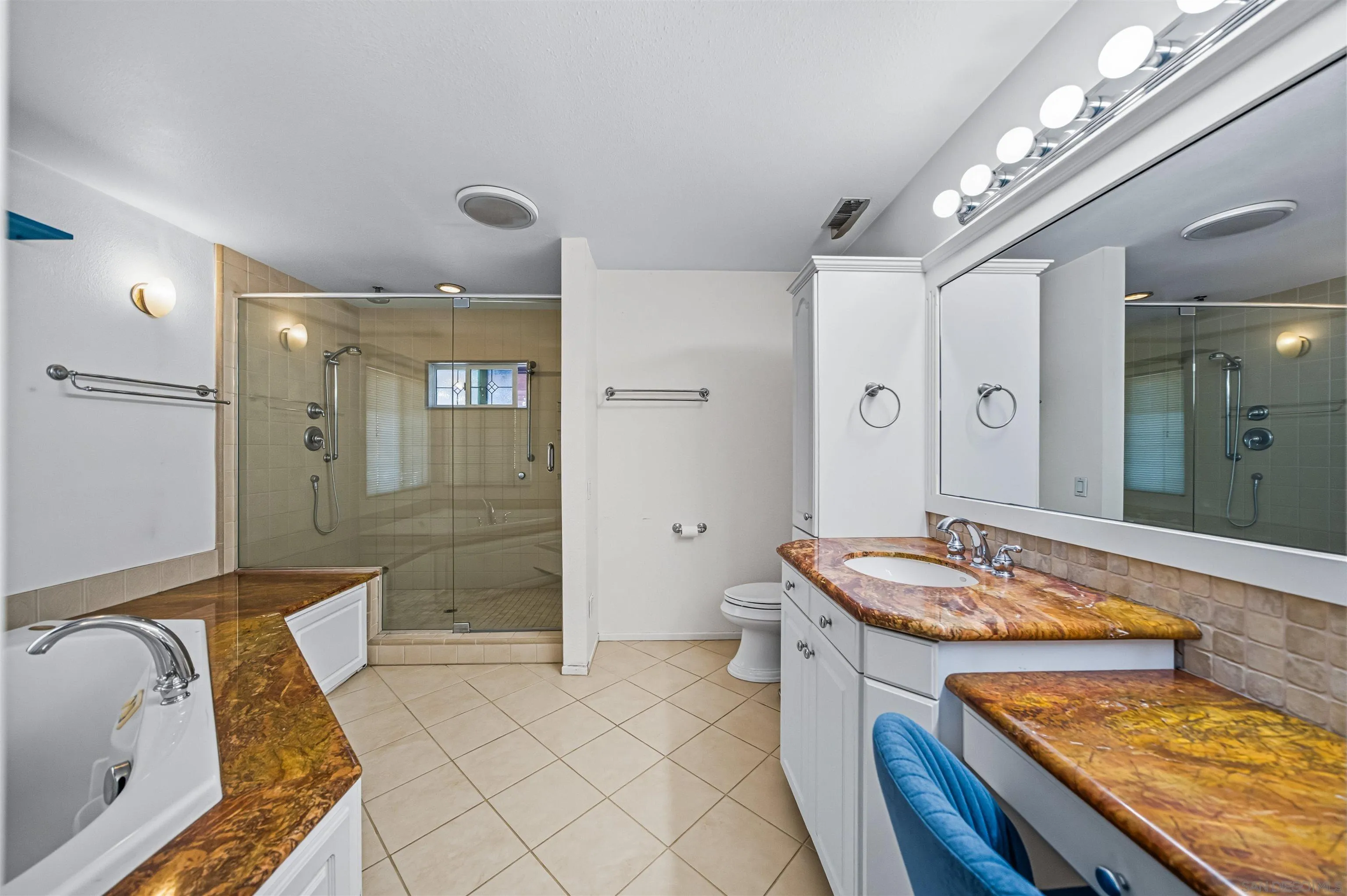 https://cdn.realtyfeed.com/cdn/127/250040079/e1df9aaffdcf712172441d5c81b5722d.webp
