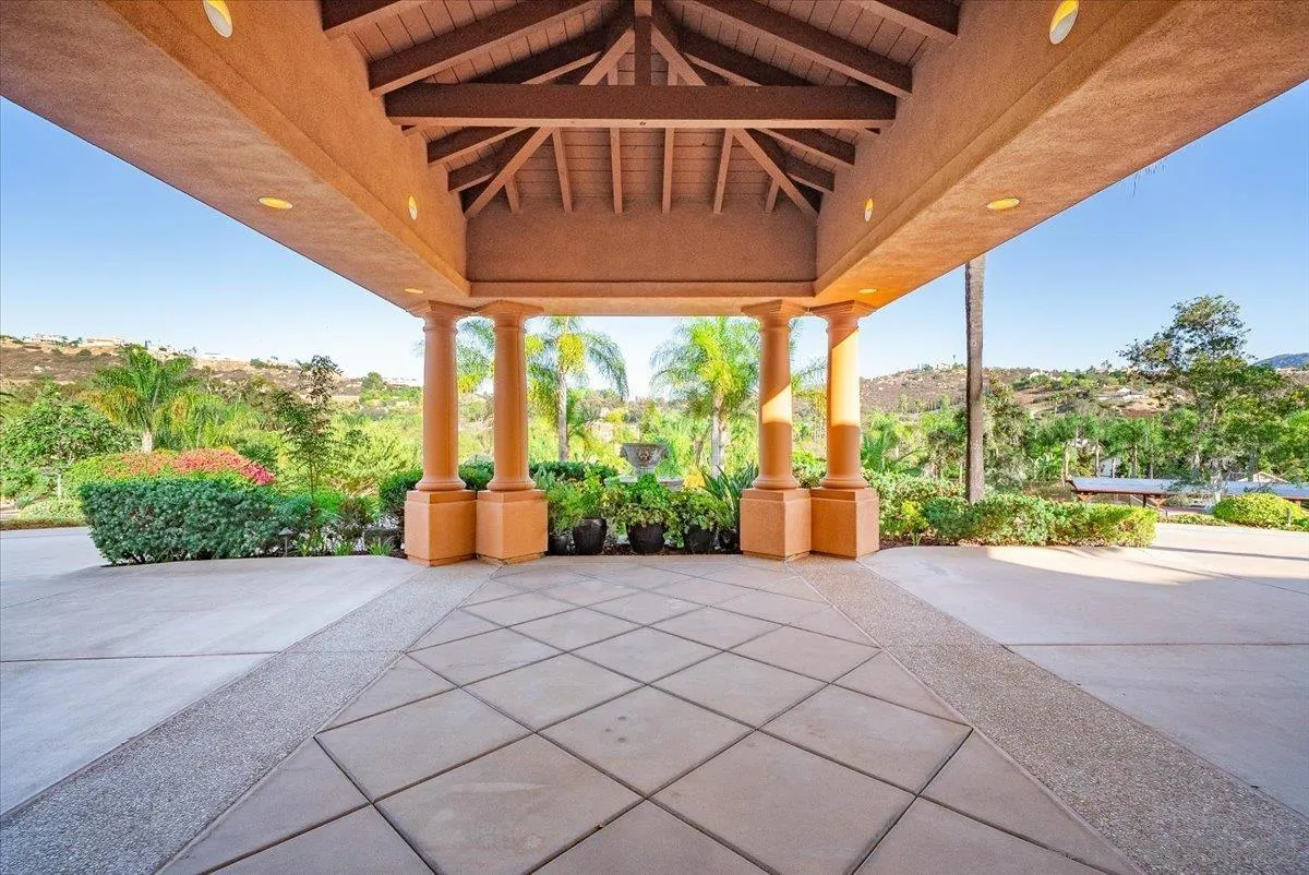 https://cdn.realtyfeed.com/cdn/127/250040081/97d11a90e82707de3ccb64a484da4000.webp