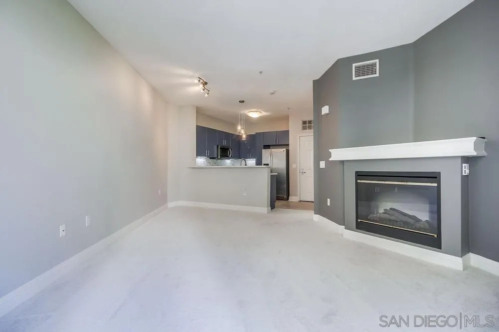 https://cdn.realtyfeed.com/cdn/127/250040083/448f652e7b4577843fad0c1f646e3906.webp