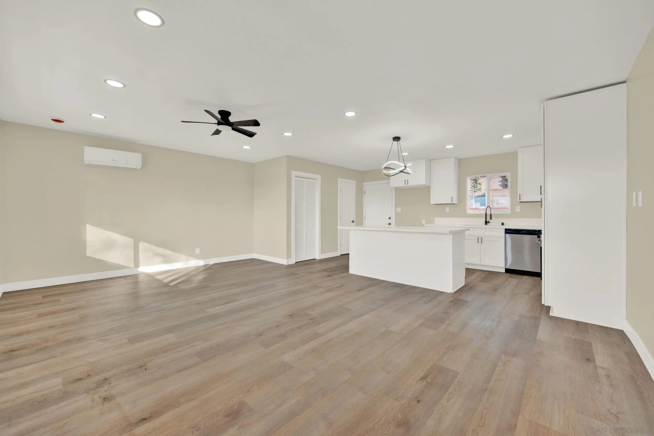 https://cdn.realtyfeed.com/cdn/127/250040087/a90a0654bea0a3470c7c95b1ada6ef5b.webp