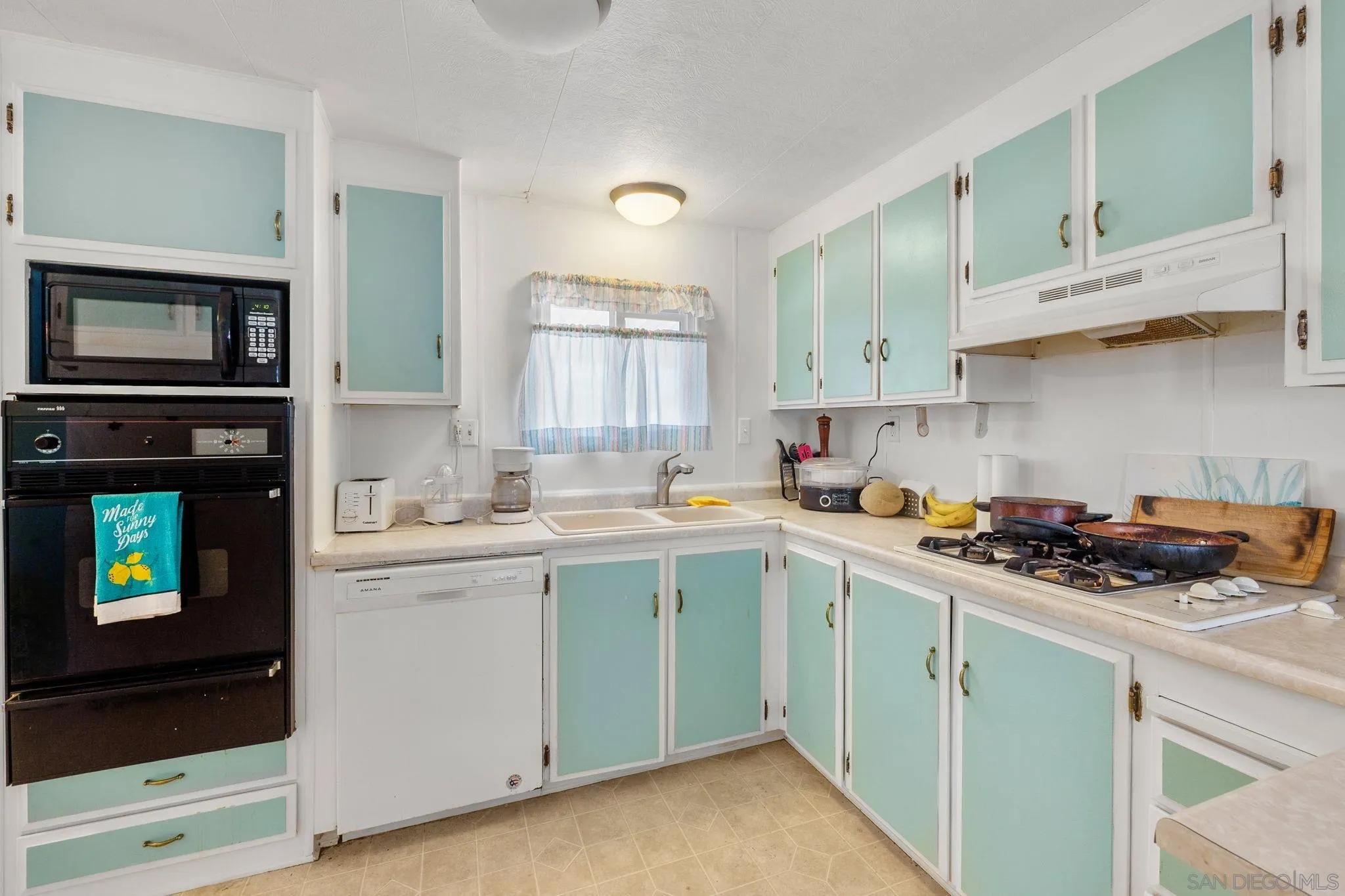 https://cdn.realtyfeed.com/cdn/127/250040089/81544dfbbf9db0c2af49a2dab3d9cb09.webp