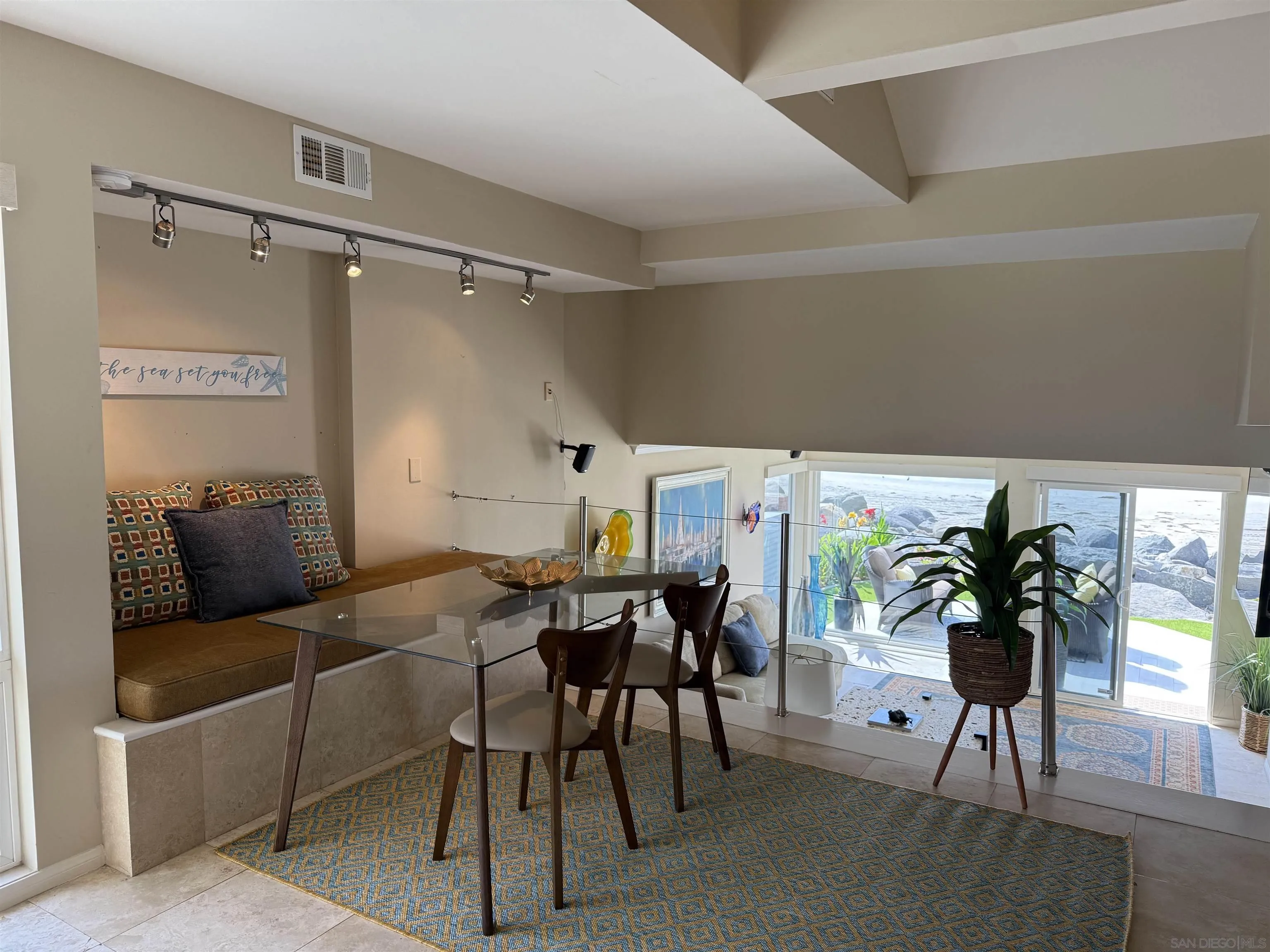 https://cdn.realtyfeed.com/cdn/127/250040090/963287d5a57afbddef459d85c43a5f27.webp