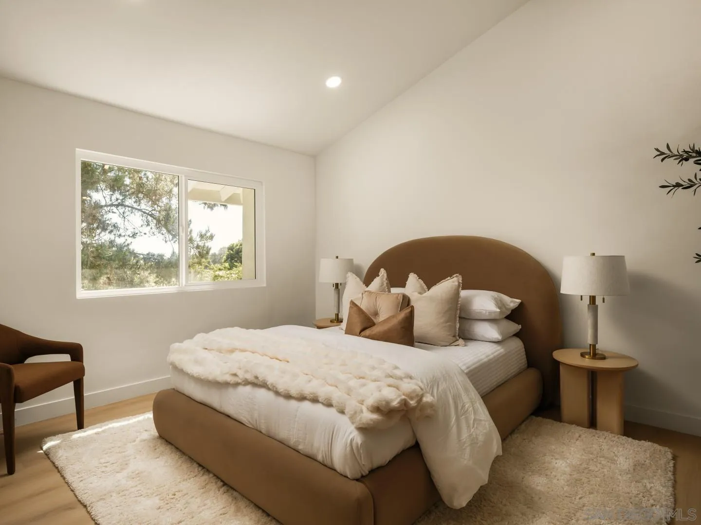 https://cdn.realtyfeed.com/cdn/127/250040091/8ec9f9cf00dd7134e9b6475146180433.webp