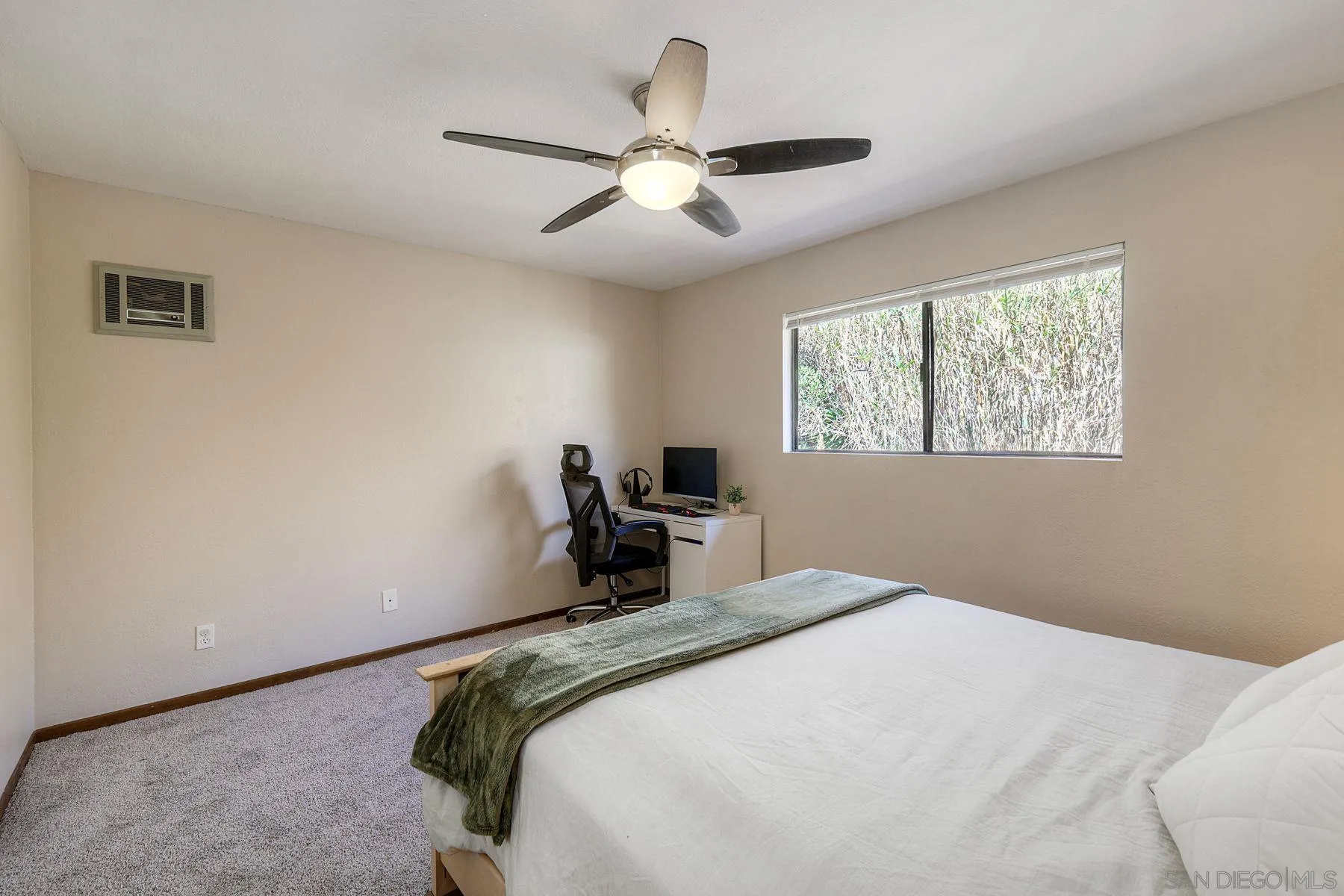 https://cdn.realtyfeed.com/cdn/127/250040096/75aae56c3835bfc689665af9060f2d5d.webp