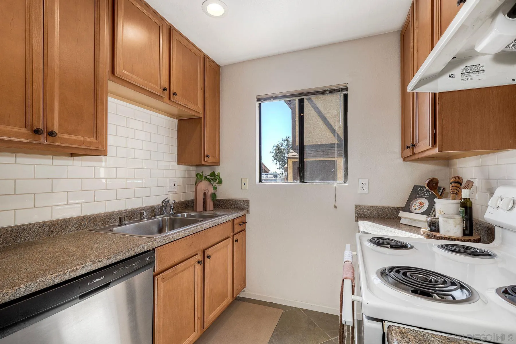https://cdn.realtyfeed.com/cdn/127/250040096/df5d3c8082b45e7e60258074d5537012.webp