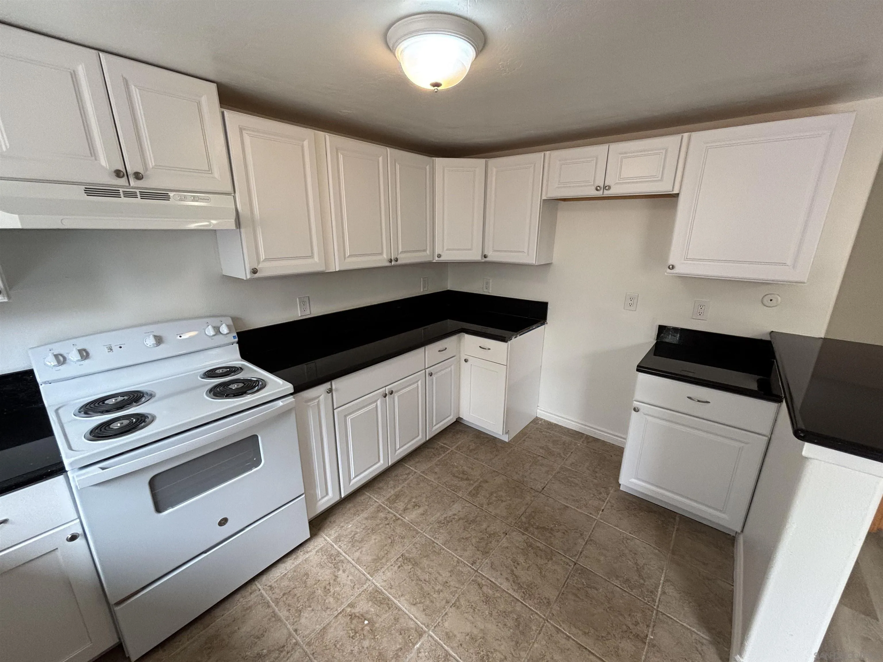 https://cdn.realtyfeed.com/cdn/127/250040101/68ef95e4797b5381036229df08a4a1d3.webp