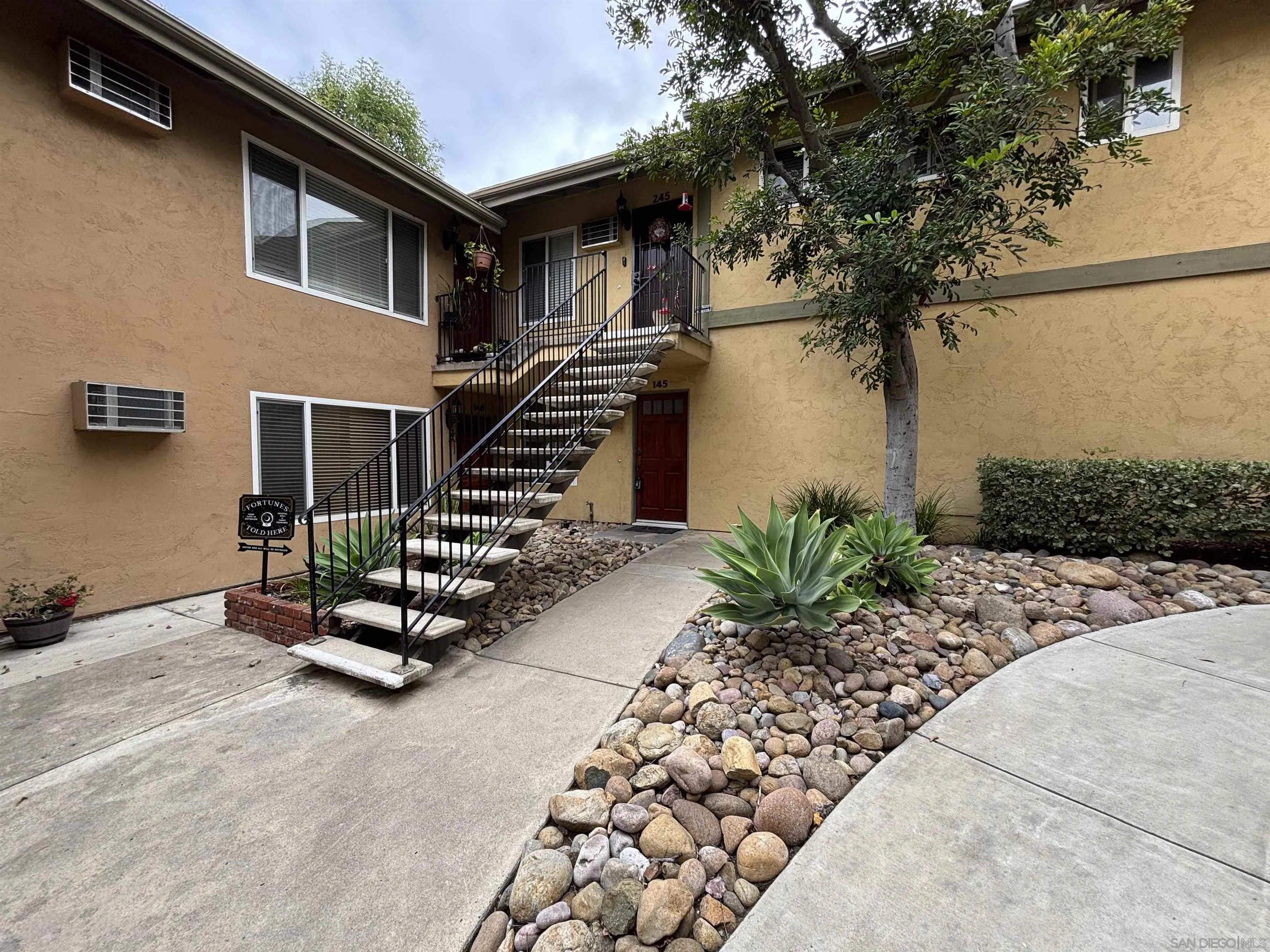 https://cdn.realtyfeed.com/cdn/127/250040101/c1eda469aff939f1ed1c355a6e336d60.webp