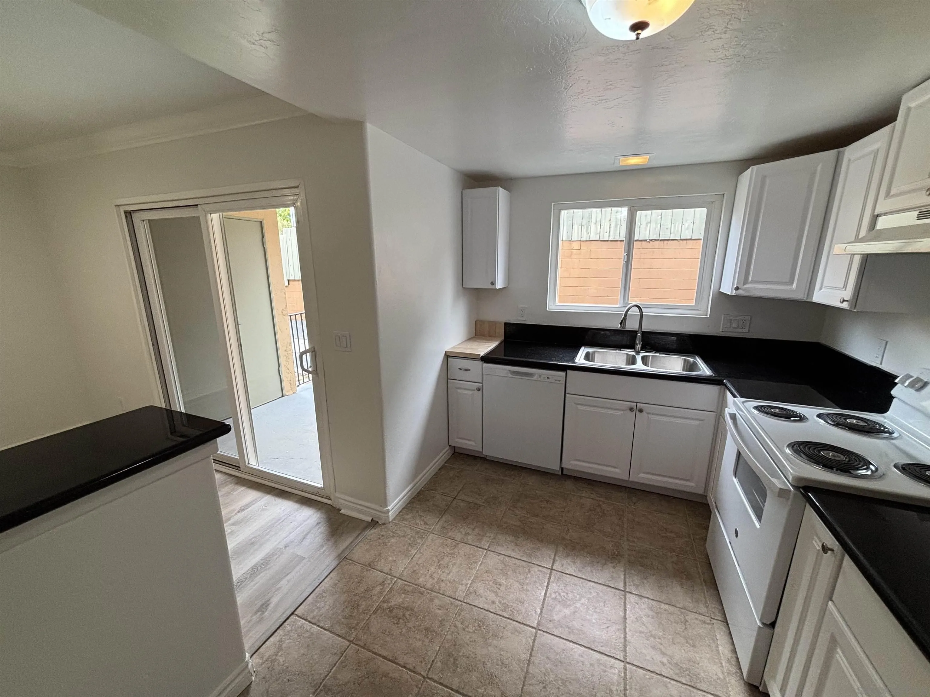 https://cdn.realtyfeed.com/cdn/127/250040101/e6b5e49e8ac04003238edf1242f08cbc.webp