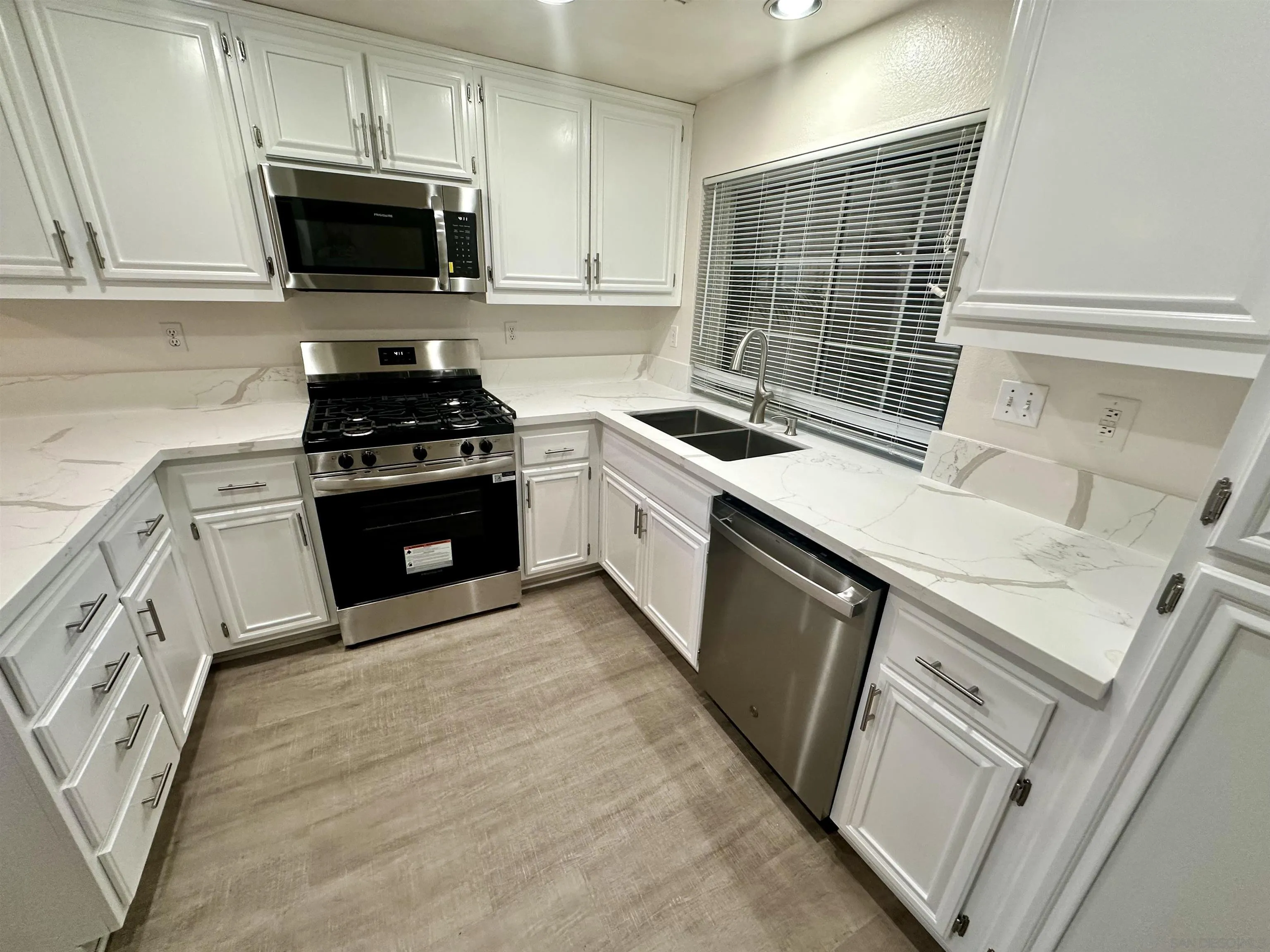 Photo #3: 250040105 Listing 