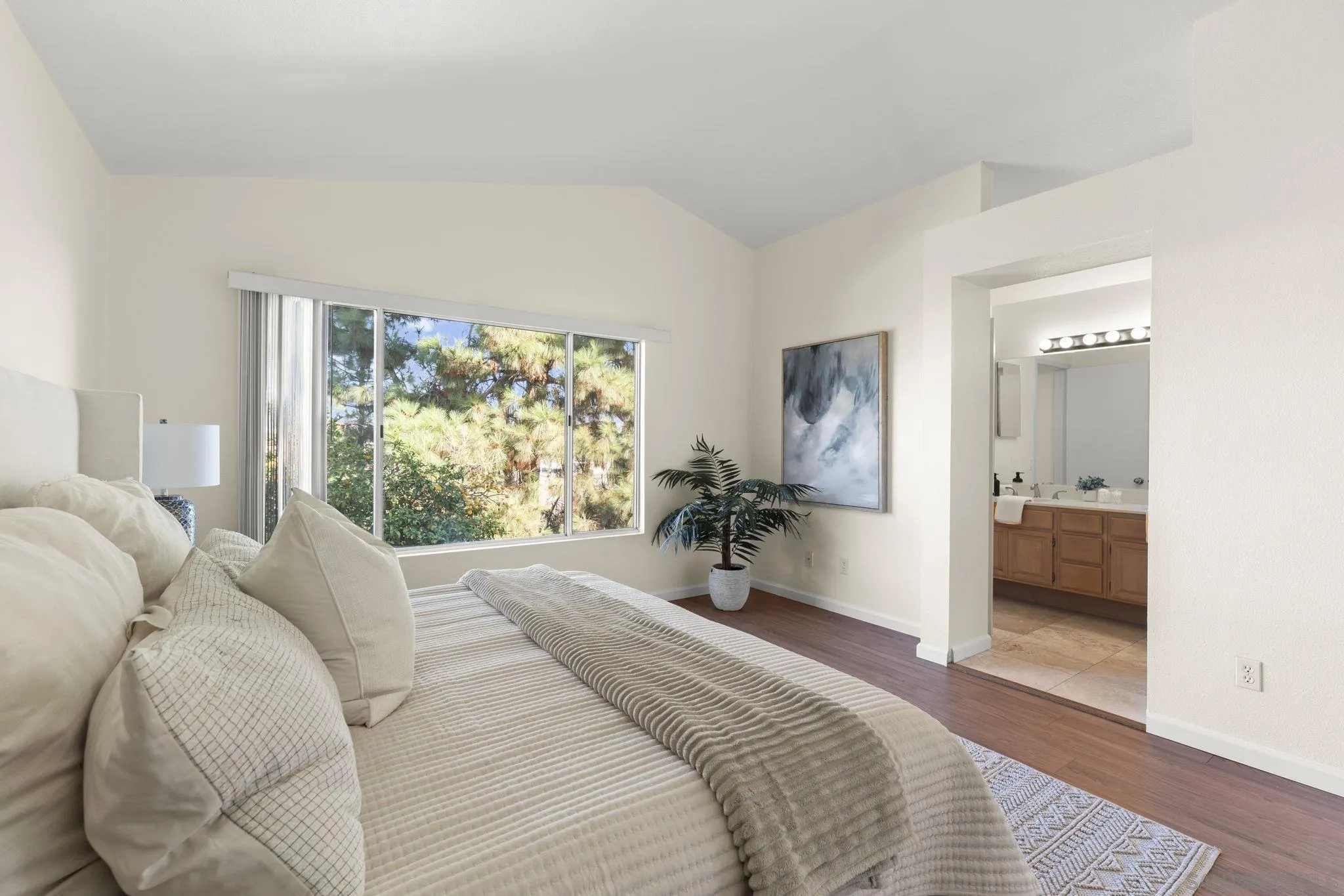 https://cdn.realtyfeed.com/cdn/127/250040106/03d51d4b91682a3f8d5f3411cbb06a1d.webp