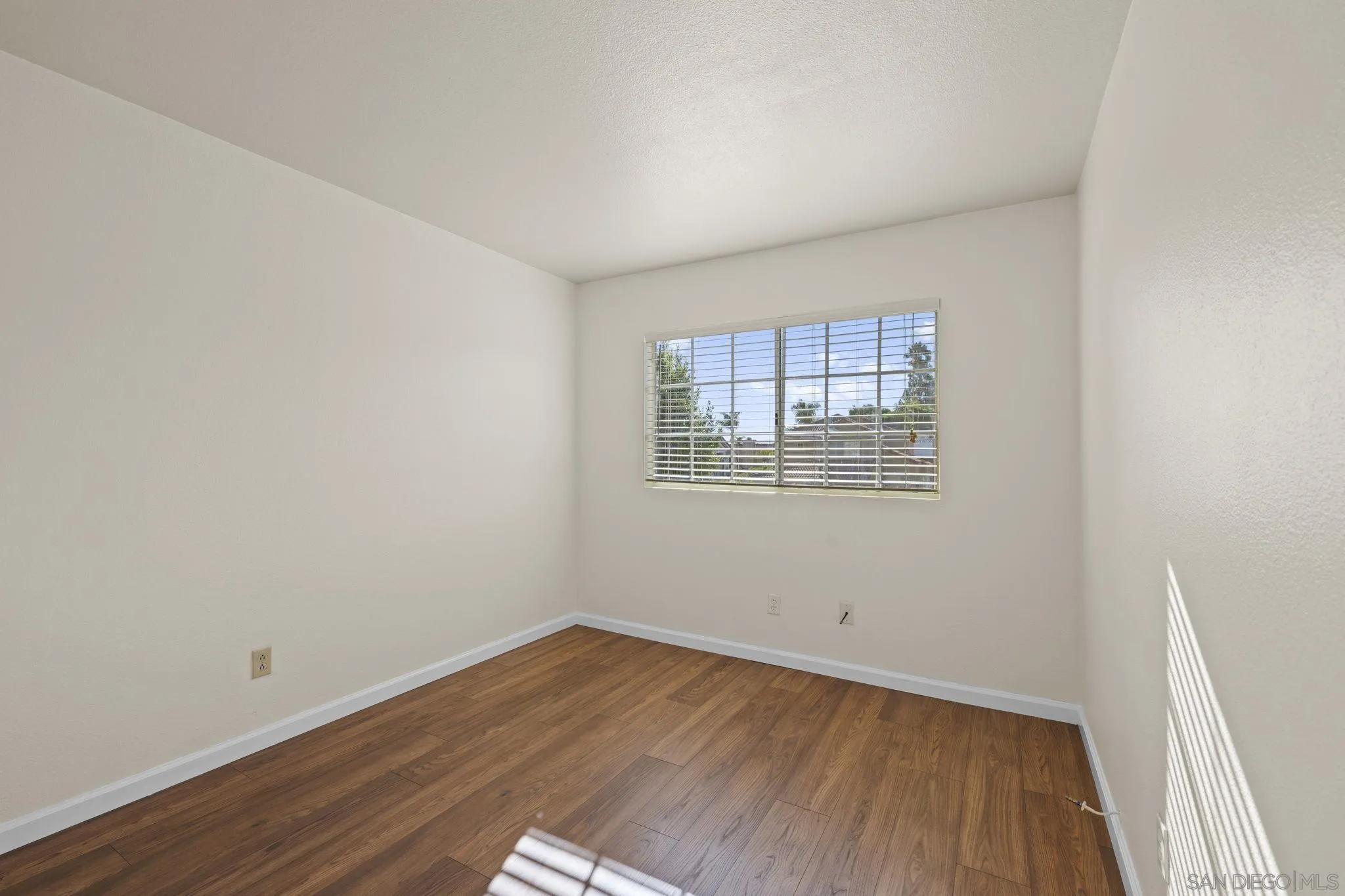https://cdn.realtyfeed.com/cdn/127/250040106/0a27a2480b0ccc4e6348ab556d0e6b89.webp