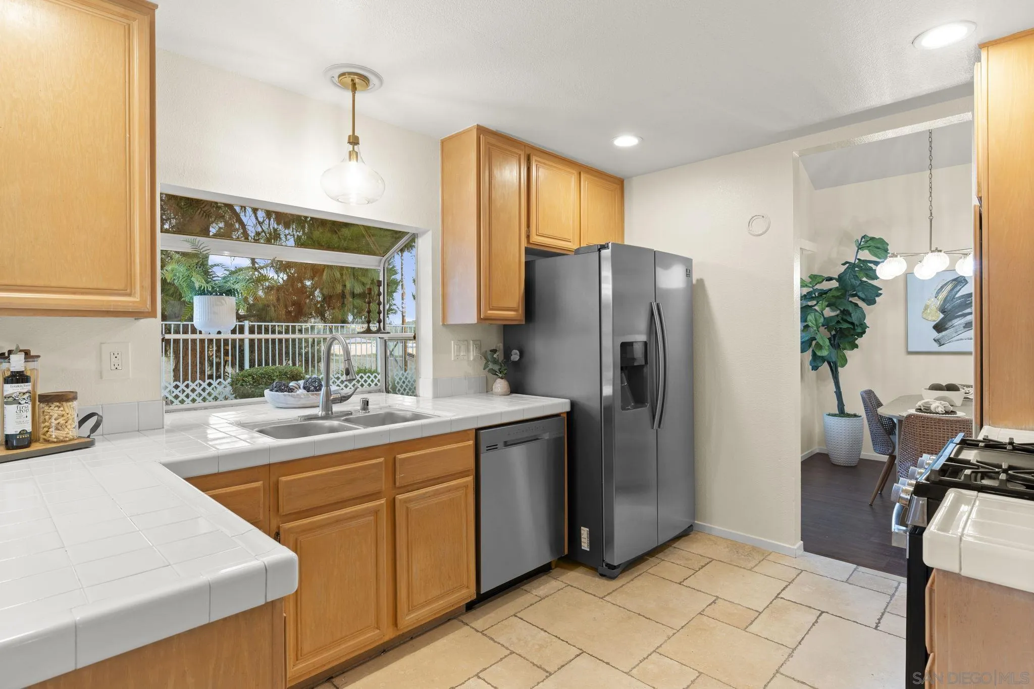 https://cdn.realtyfeed.com/cdn/127/250040106/cb3d789070218beb1485b0f5480e6384.webp