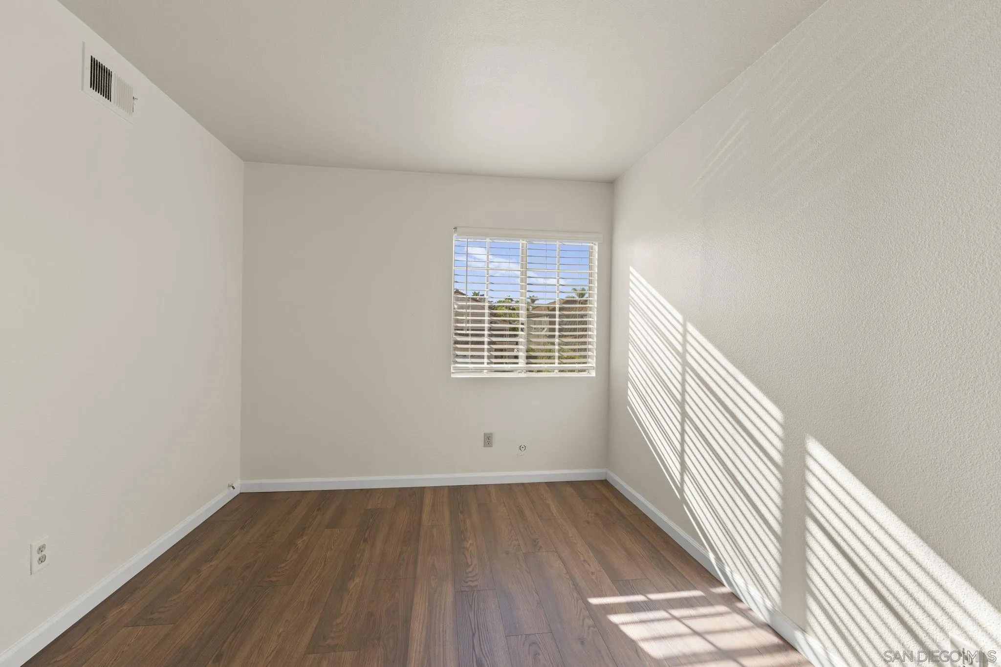 https://cdn.realtyfeed.com/cdn/127/250040106/f9d6b7d5df2731ce552ca448657e84c5.webp