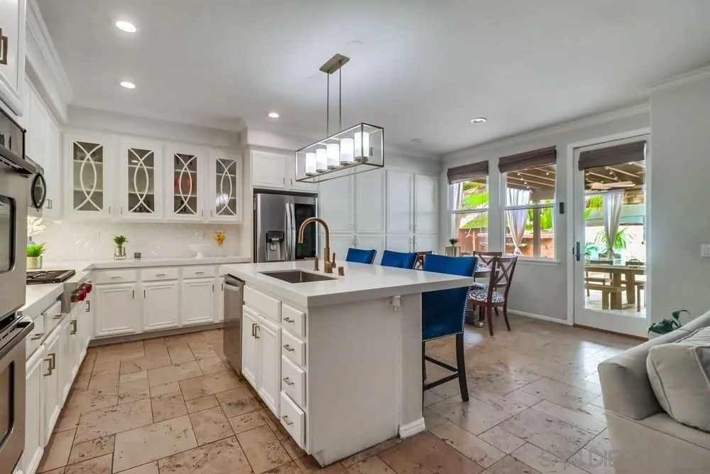 https://cdn.realtyfeed.com/cdn/127/250040111/1af68fd209e34e49e46e4ec9051d1372.webp