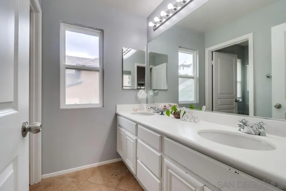 https://cdn.realtyfeed.com/cdn/127/250040111/4fc6b7f762bfe7f95fefe50a8b363a4a.webp