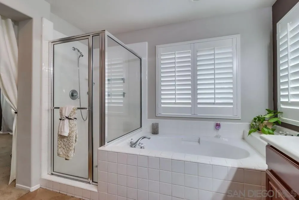 https://cdn.realtyfeed.com/cdn/127/250040111/86516af93562d30f2c1ef917a170deb9.webp