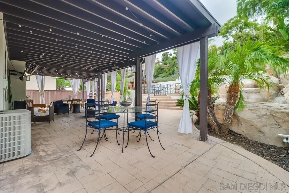 https://cdn.realtyfeed.com/cdn/127/250040111/f0c8a5826a7cc81f6a0b8a8dda97ce44.webp