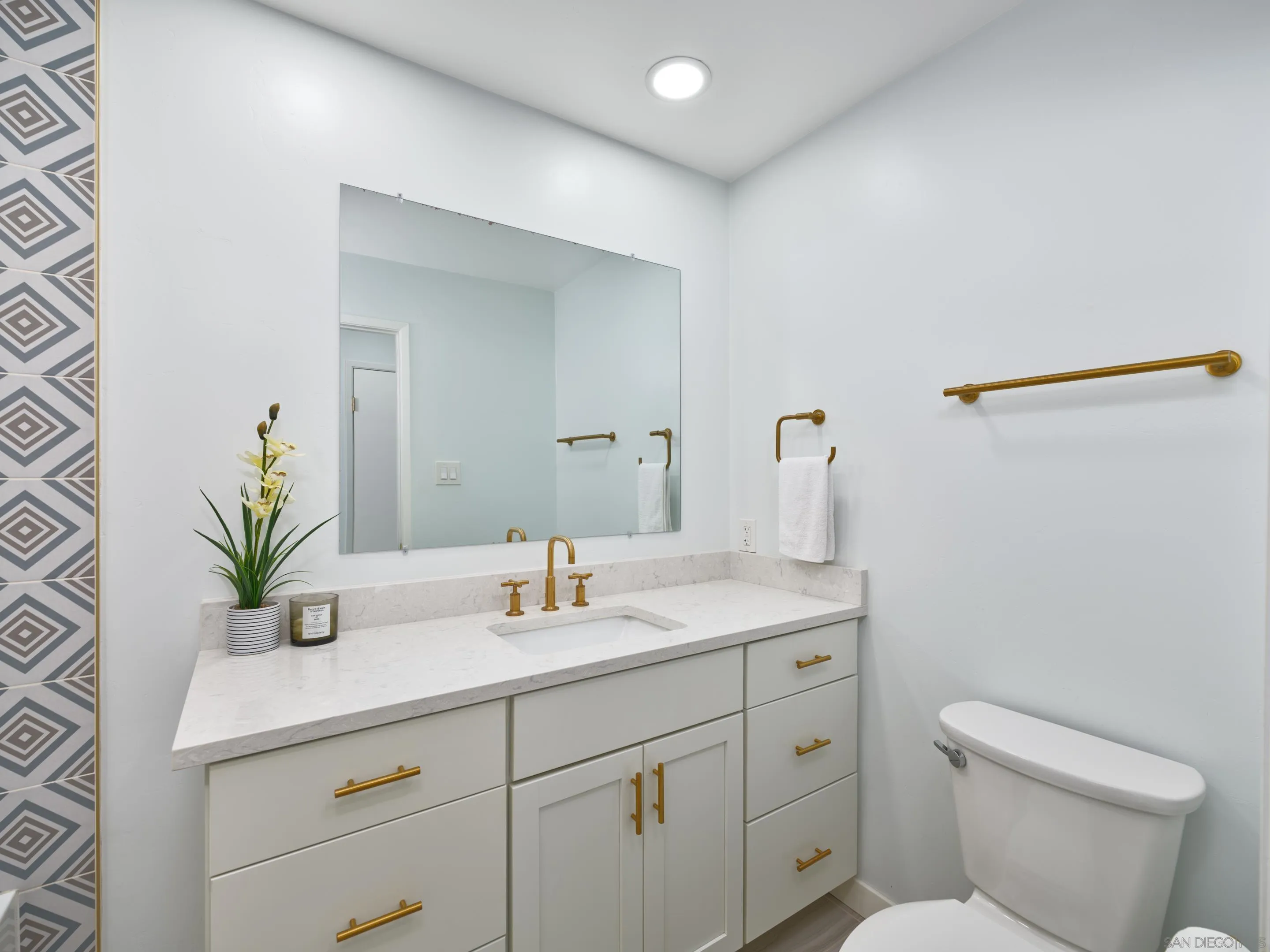 https://cdn.realtyfeed.com/cdn/127/250040113/42c75ce80e220133824ab46237a11099.webp