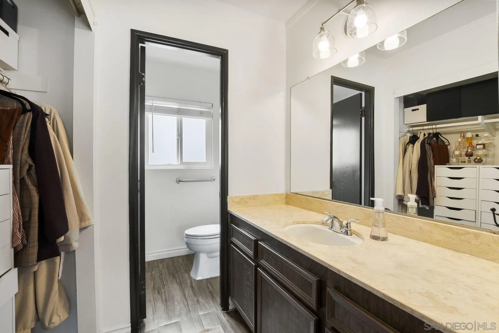 https://cdn.realtyfeed.com/cdn/127/250040116/fa8676f71270b45afdcb714a8a6b7b5d.webp