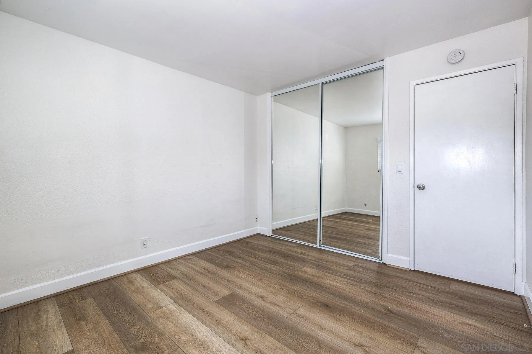 https://cdn.realtyfeed.com/cdn/127/250040120/83fde61937c93fada0bd14fa15d995de.webp