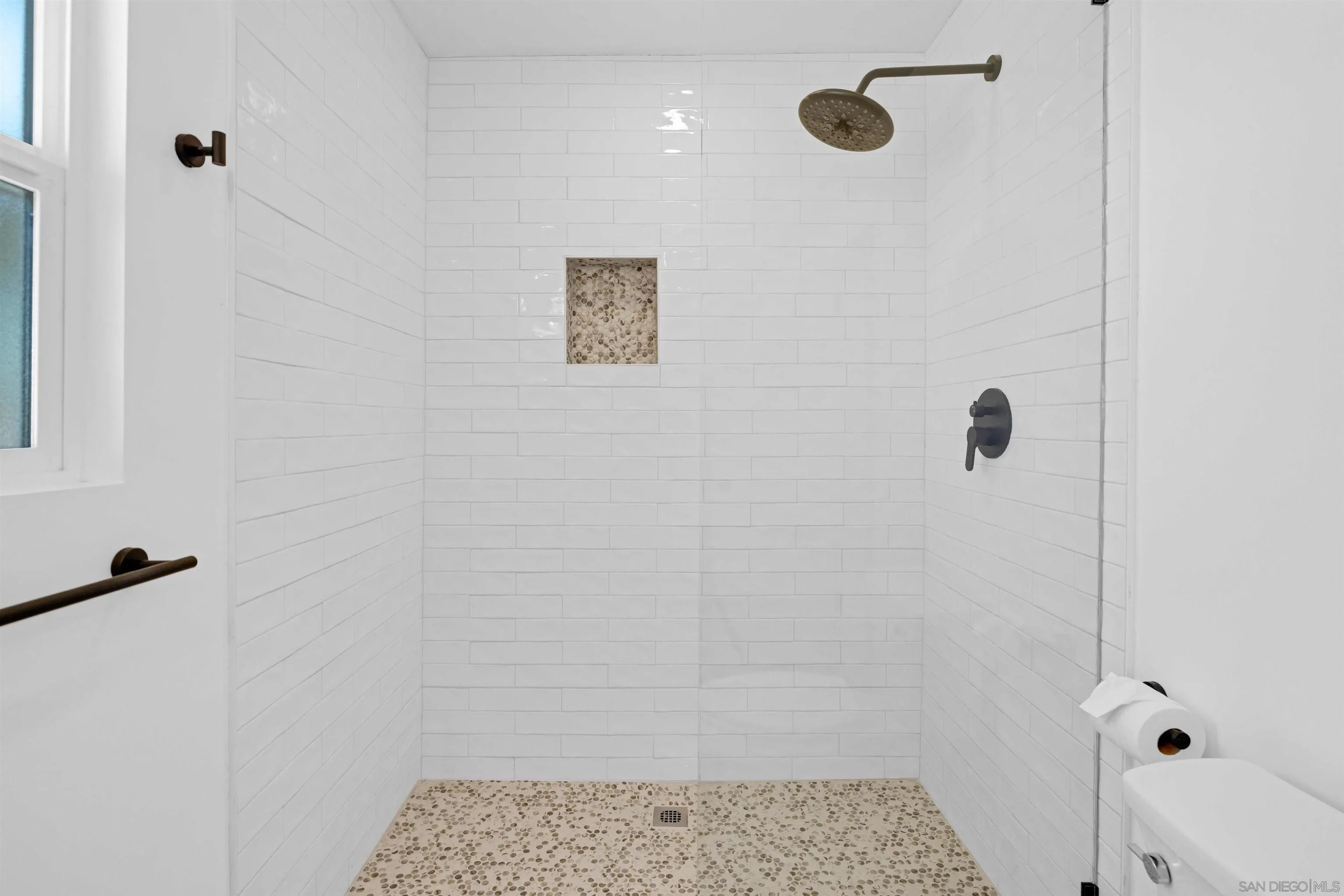 https://cdn.realtyfeed.com/cdn/127/250040123/5afb633f3e1764fba1a8be9af19e80d8.webp
